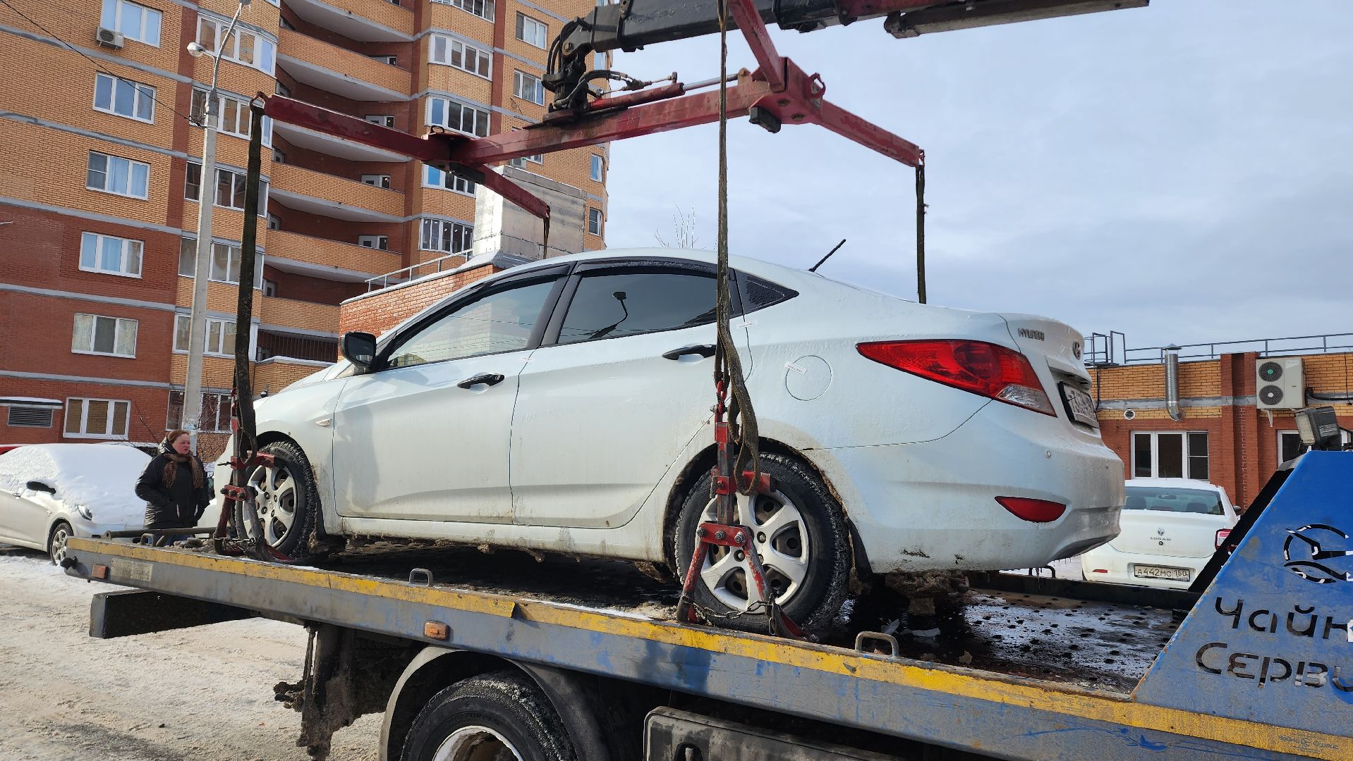 Домодедово, Подмосковье, Дороги, Мусоровоз, Контейнерная площадка, ГУСТ МО, Дорожная служба, Инспектор ГУСТ, эвакуация машин, Штраф, улица Лунная, Запрещающий знак, Эвакуатор, Работает эвакуатор, ЖКХ, Остановка запрещена, Работает эвакуатор,