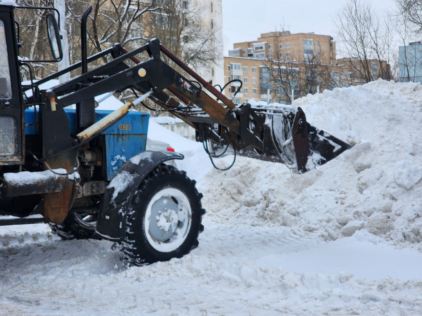 уборка дворов, уборка снега, снегопад, руза, коммунальная техника, коммунальщики, рузский городской округ,