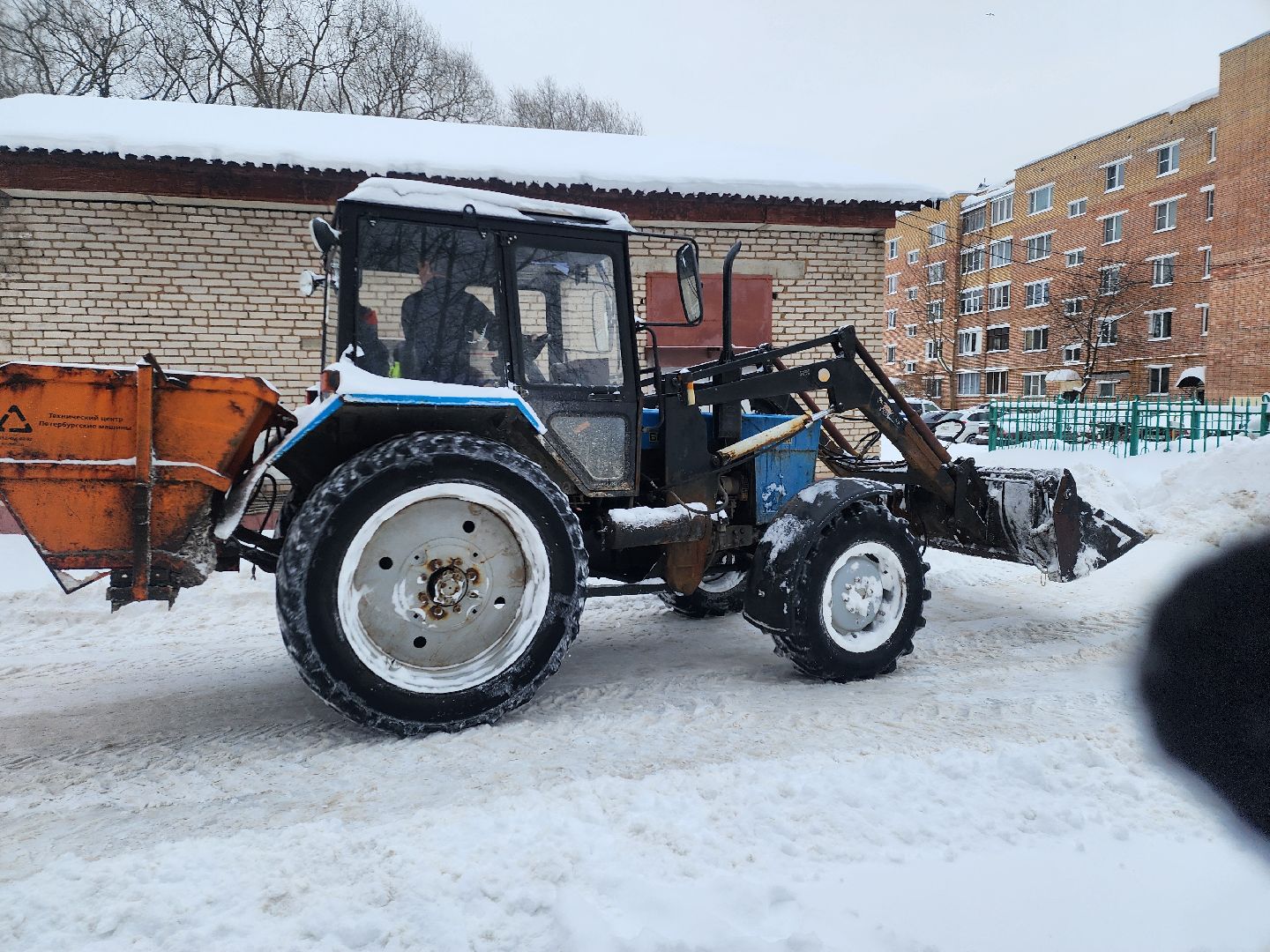 уборка дворов, уборка снега, снегопад, руза, коммунальная техника, коммунальщики, рузский городской округ,