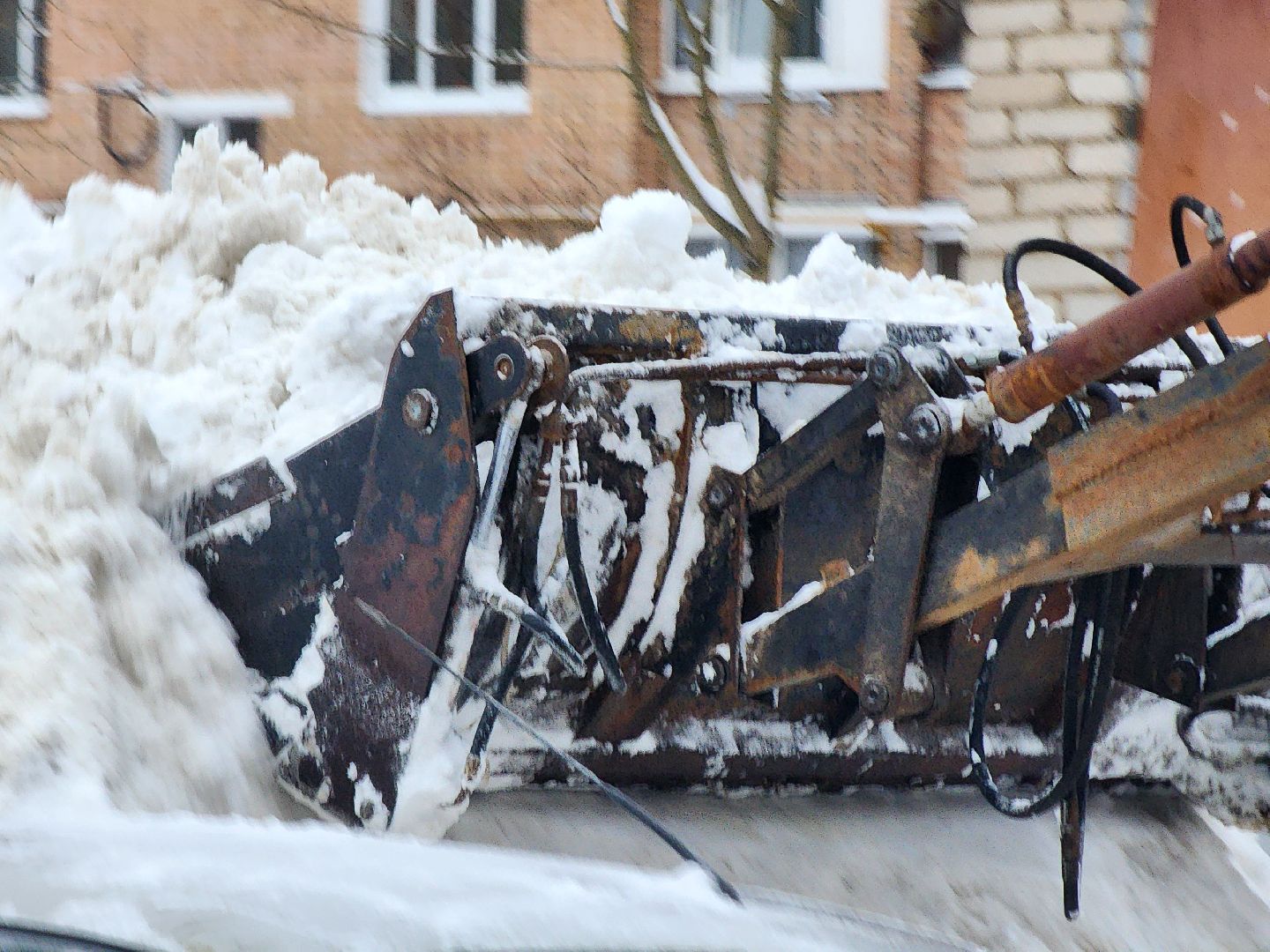 уборка дворов, уборка снега, снегопад, руза, коммунальная техника, коммунальщики, рузский городской округ,