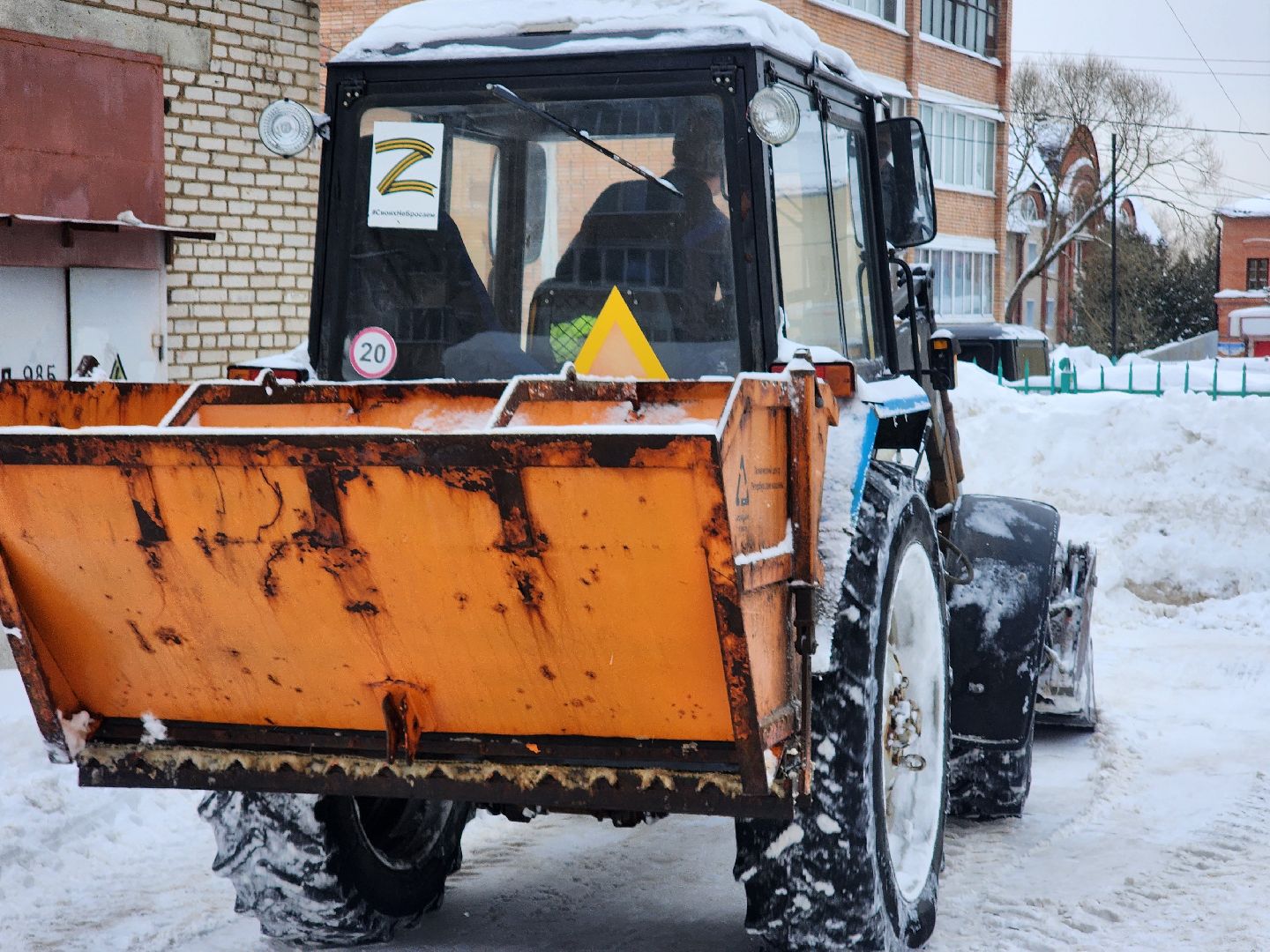 уборка дворов, уборка снега, снегопад, руза, коммунальная техника, коммунальщики, рузский городской округ,