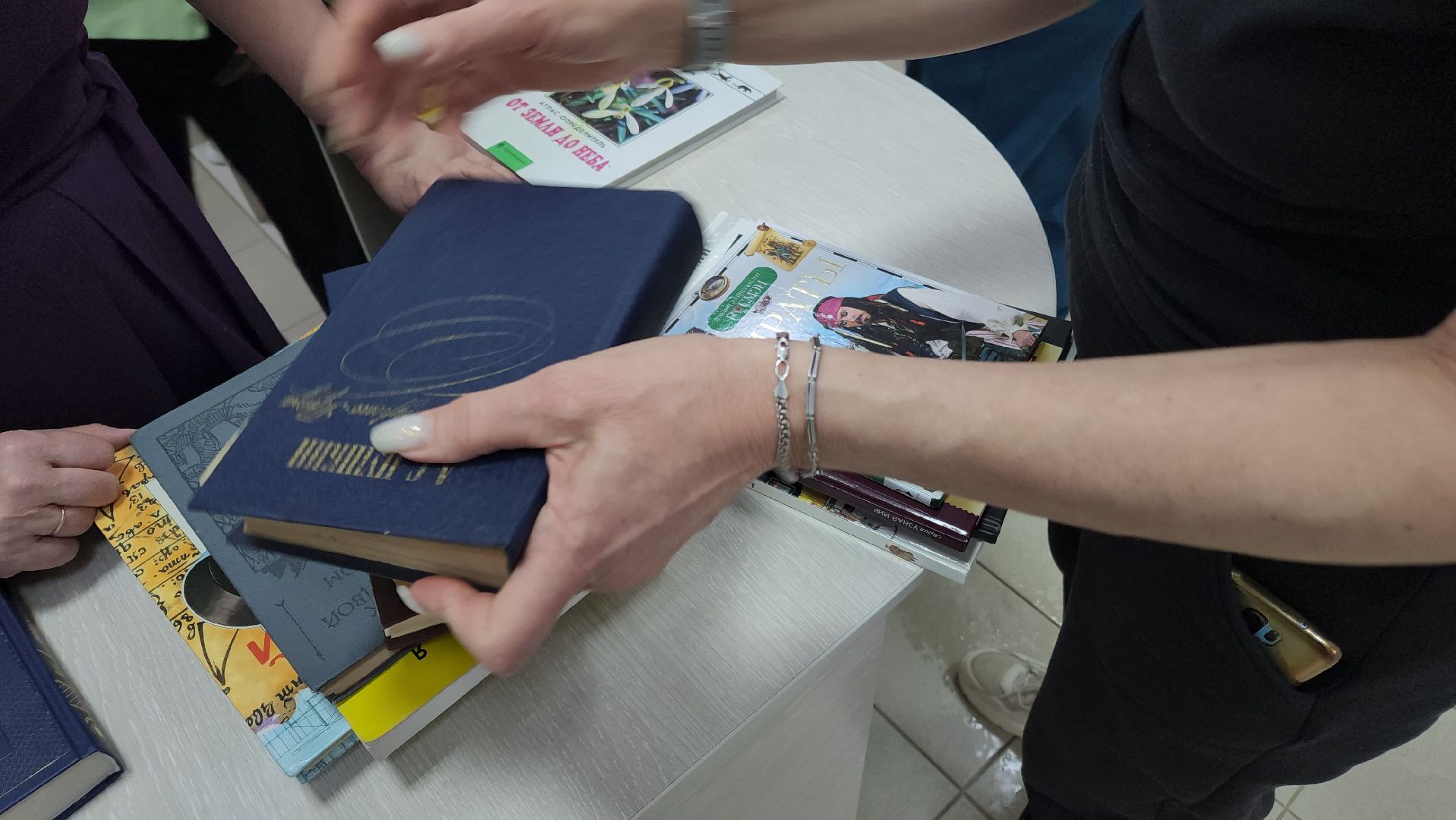 волоколамск, библиотека, студенты, колледж, колледж подмосковье, книги, подарки,