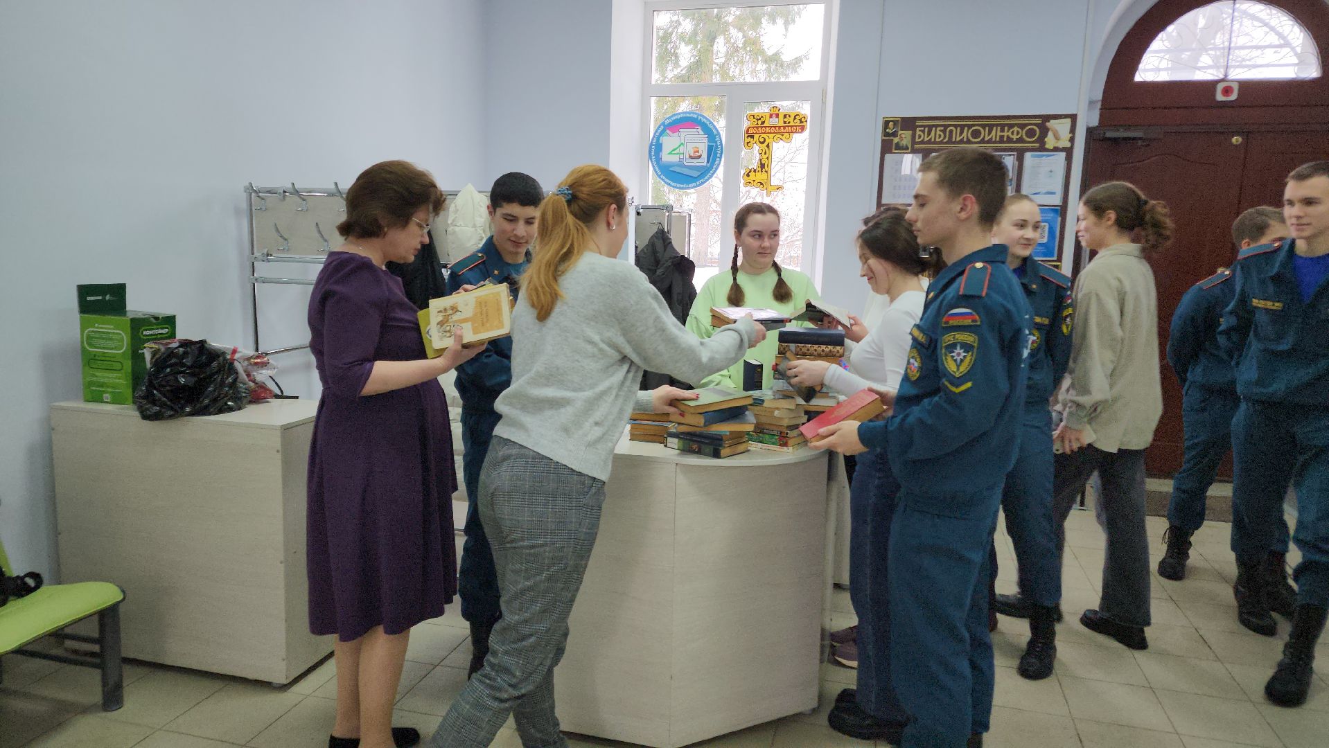 волоколамск, библиотека, студенты, колледж, колледж подмосковье, книги, подарки,