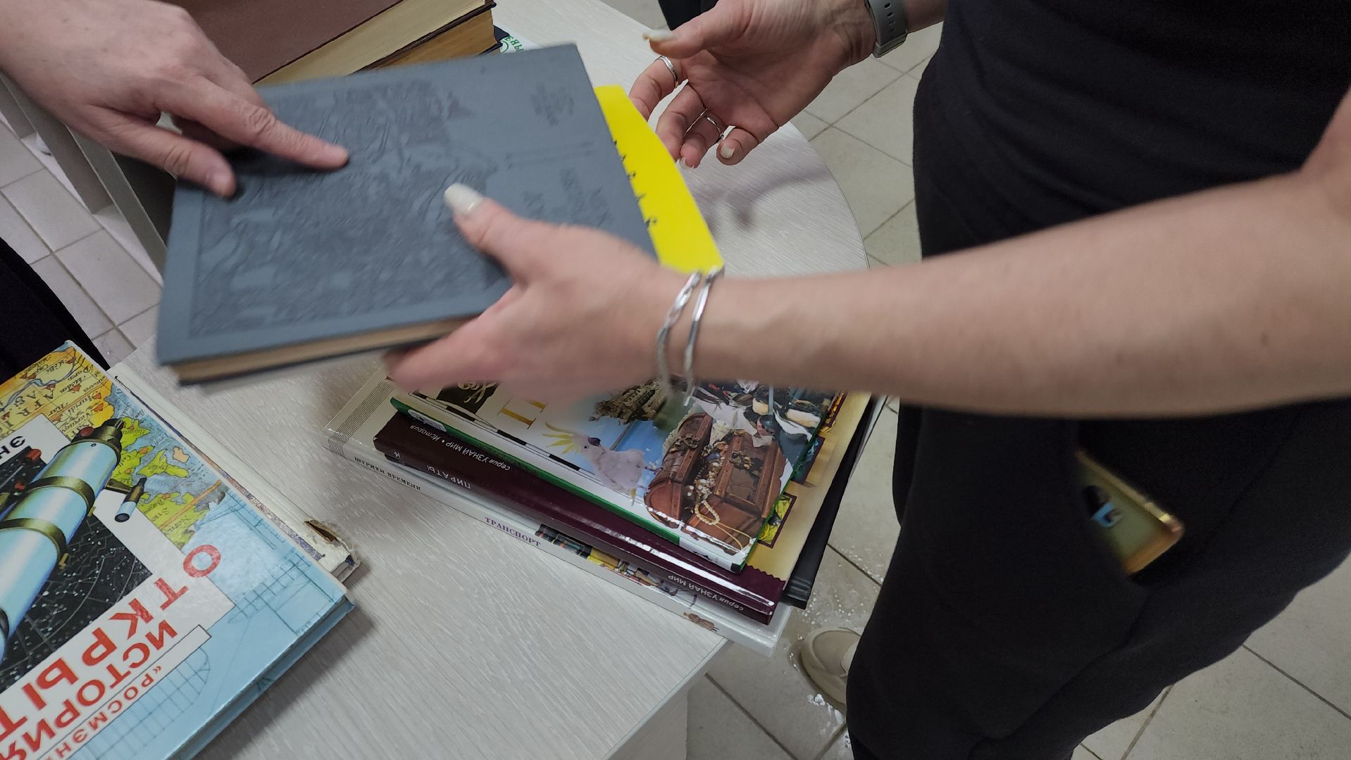 волоколамск, библиотека, студенты, колледж, колледж подмосковье, книги, подарки,