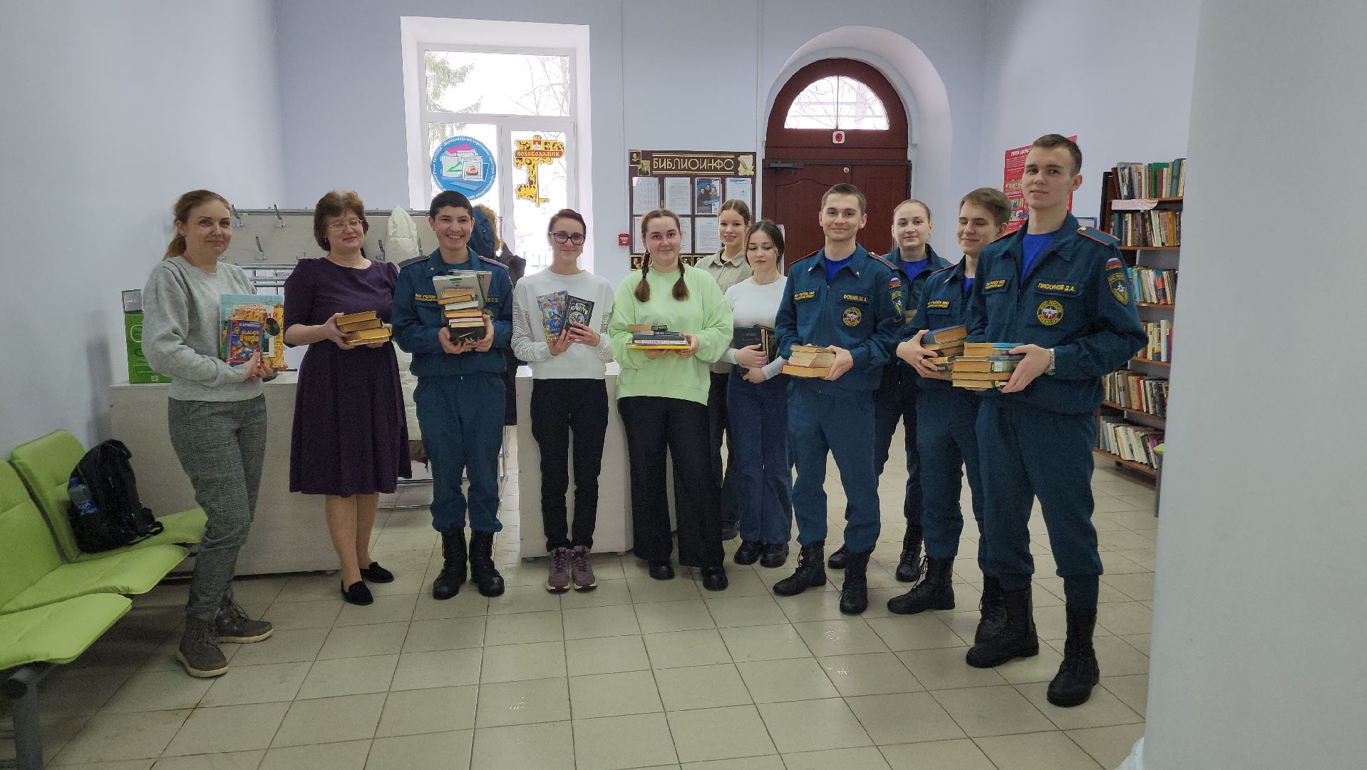 волоколамск, библиотека, студенты, колледж, колледж подмосковье, книги, подарки,