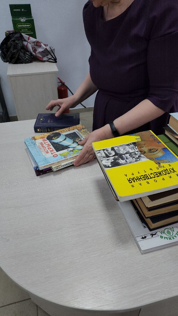 волоколамск, библиотека, студенты, колледж, колледж подмосковье, книги, подарки,