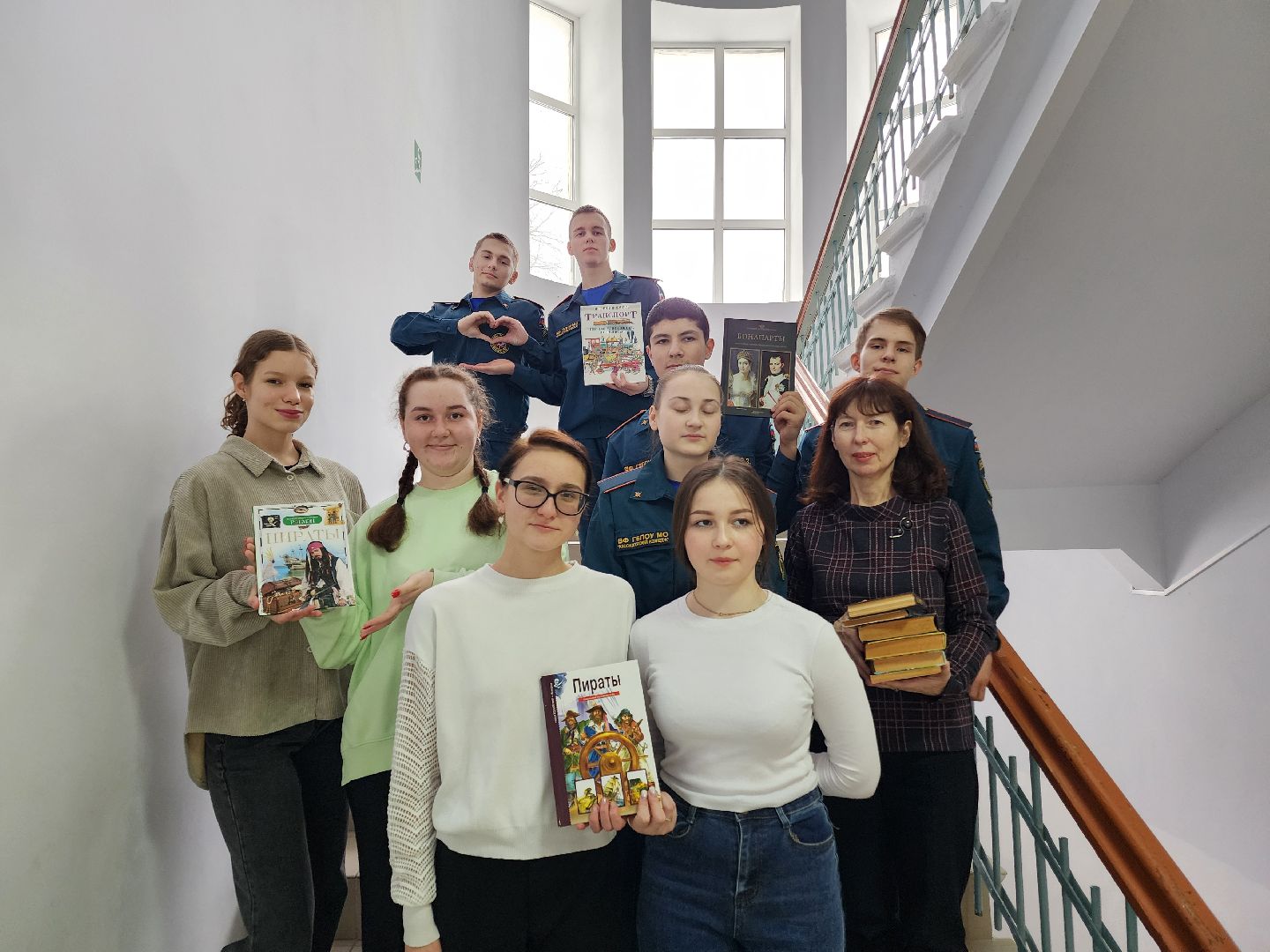 волоколамск, библиотека, студенты, колледж, колледж подмосковье, книги, подарки,