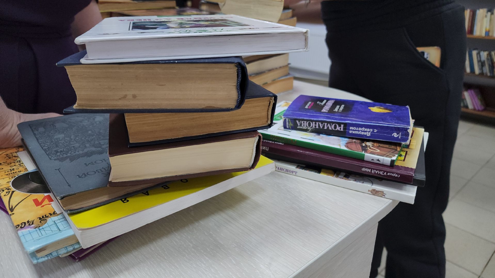 волоколамск, библиотека, студенты, колледж, колледж подмосковье, книги, подарки,