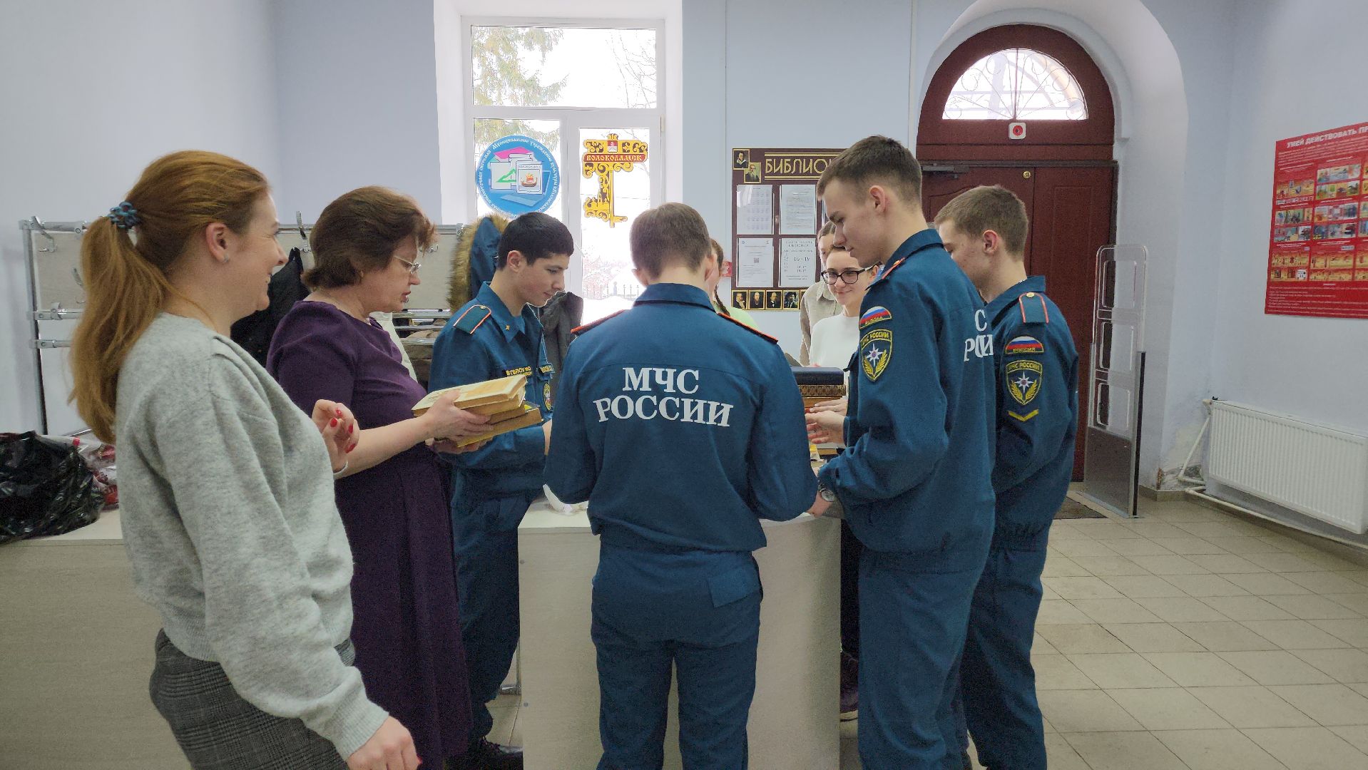 волоколамск, библиотека, студенты, колледж, колледж подмосковье, книги, подарки,