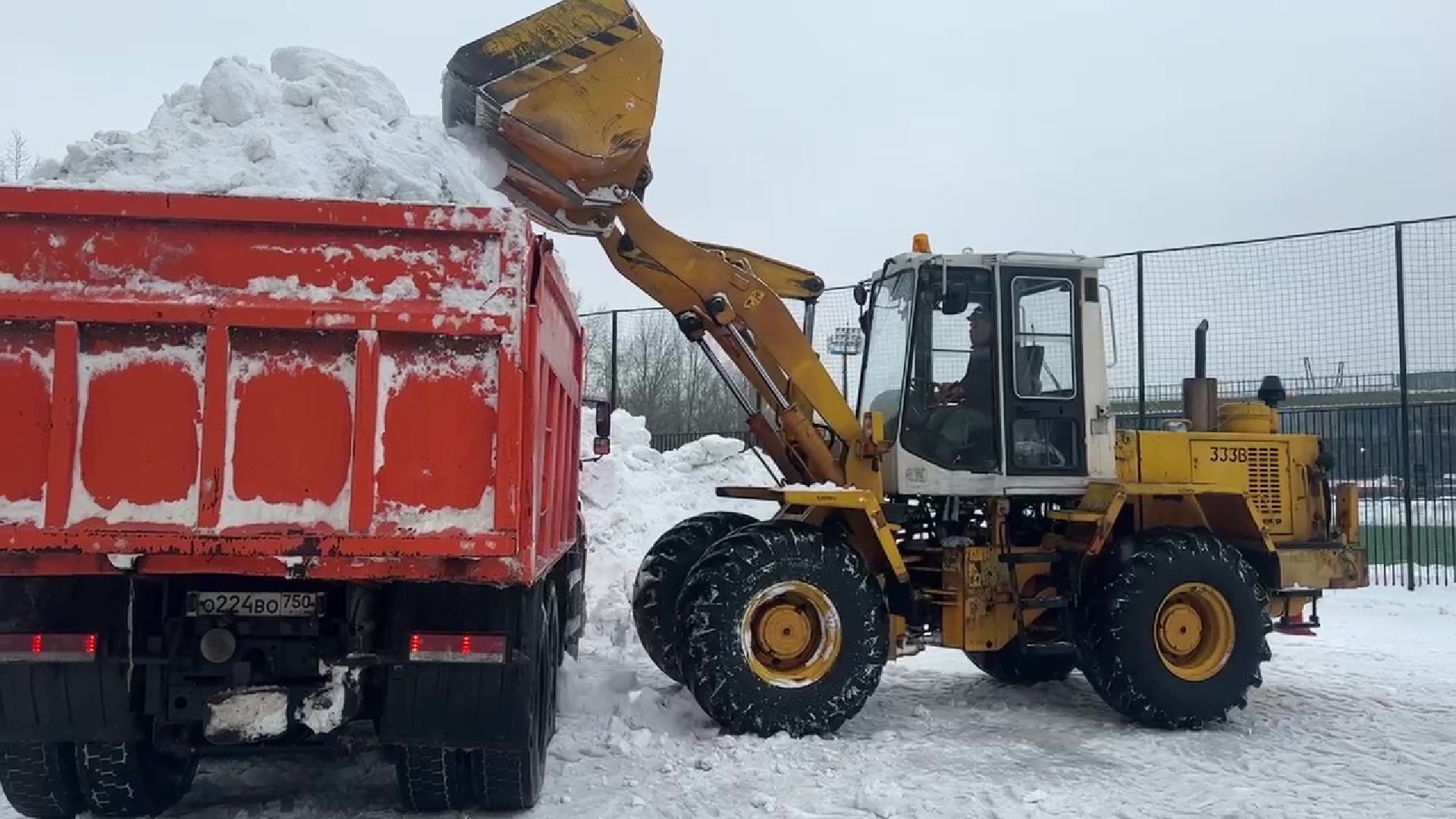 Реутов, уборка снега, трактор, дворники, придомовая территория,ветер,