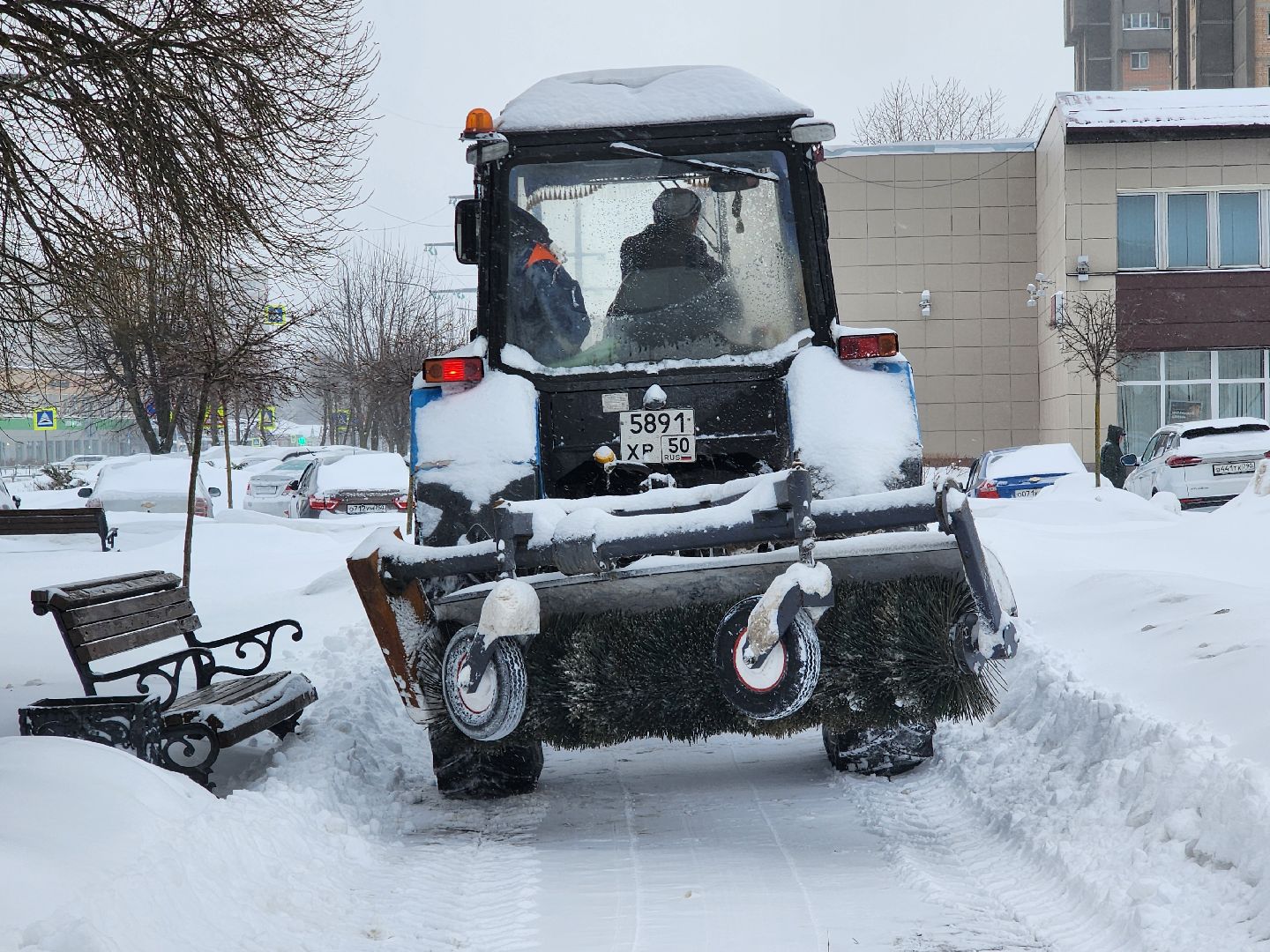 серпухов, подмосковье, площадь славы, уборка снега, комбинат благоустройства,