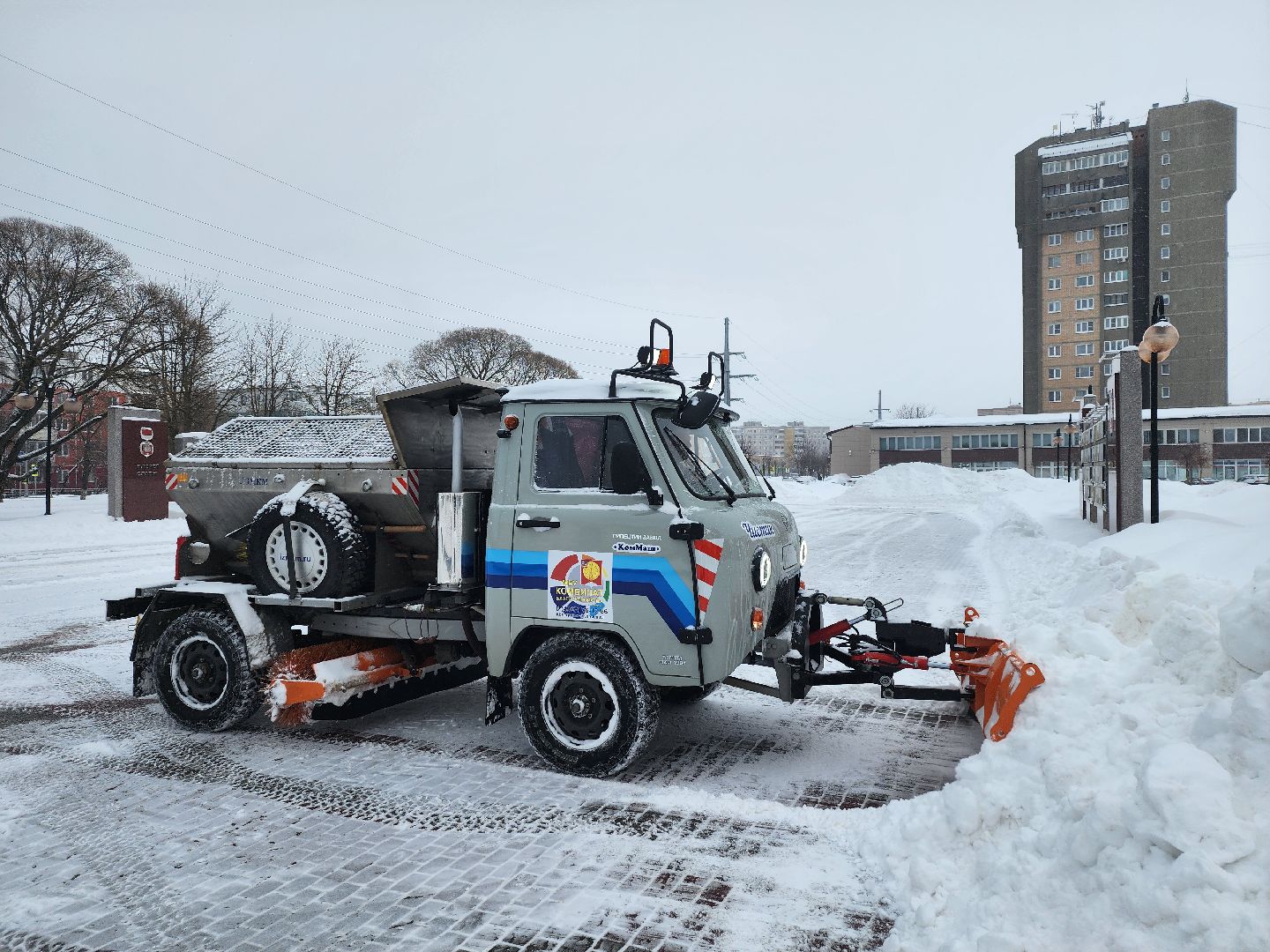 серпухов, подмосковье, площадь славы, уборка снега, комбинат благоустройства,