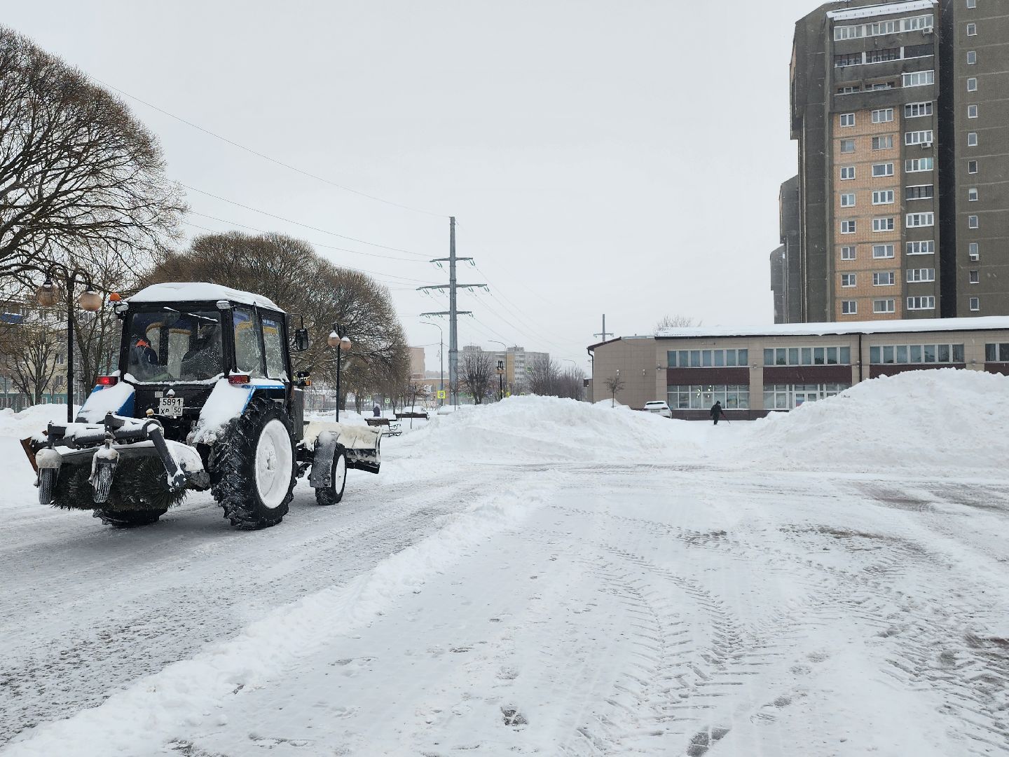 серпухов, подмосковье, площадь славы, уборка снега, комбинат благоустройства,