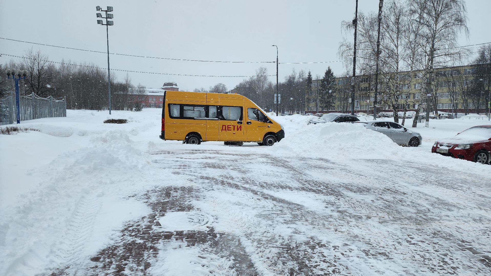 кашира, жкх, уборка снега, снегопад, трактор, ДС Юбилейный, парковка,