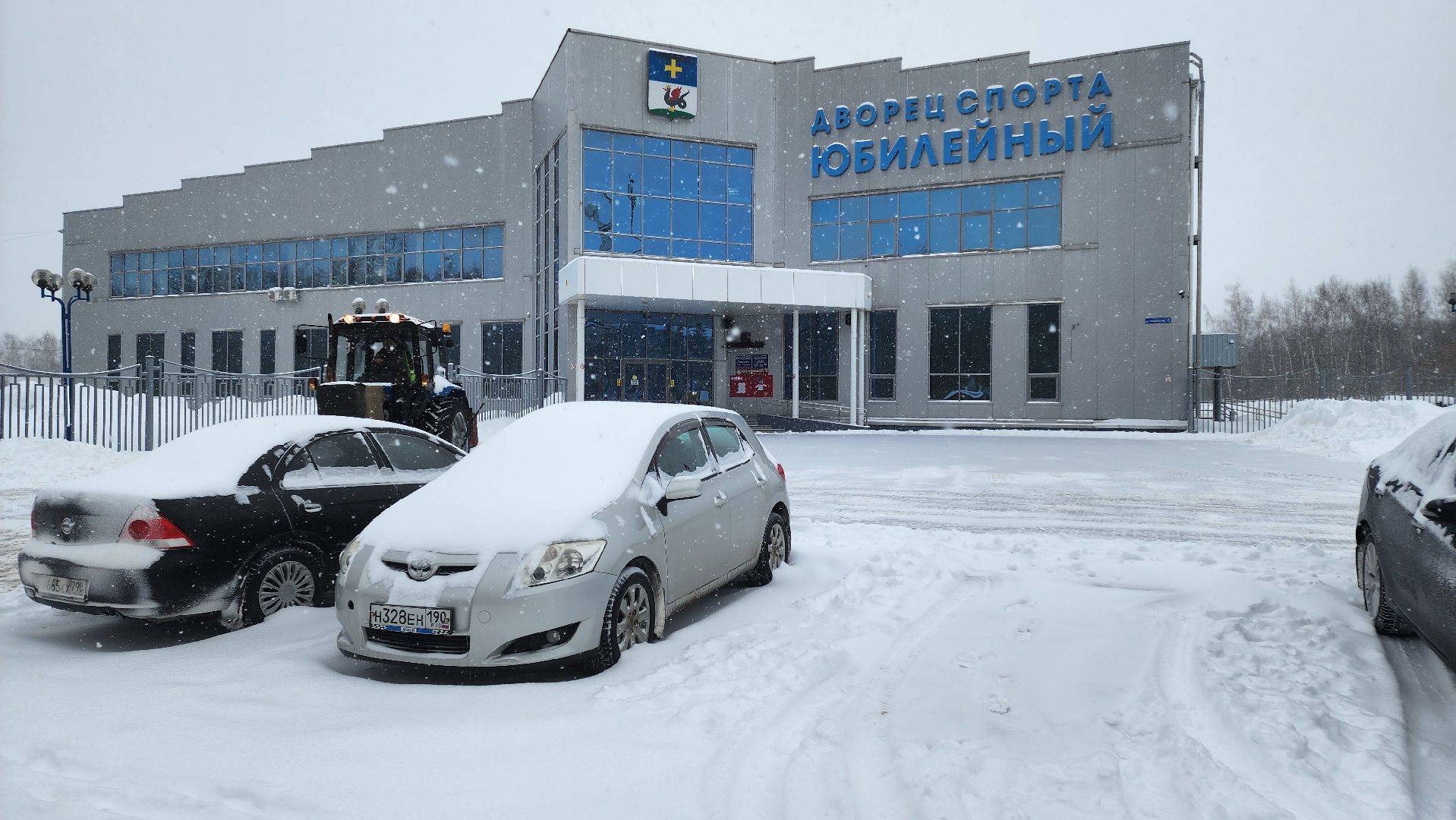 кашира, жкх, уборка снега, снегопад, трактор, ДС Юбилейный, парковка,