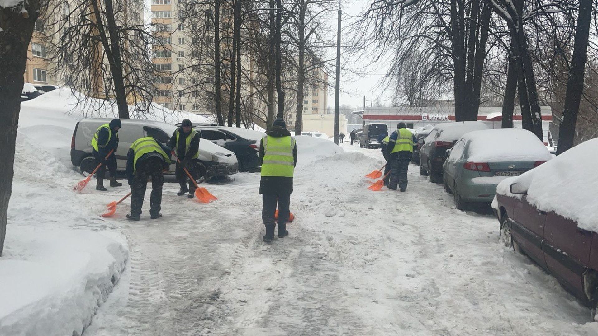 Ленинский, дороги, тротуары, снегопад, дворники,