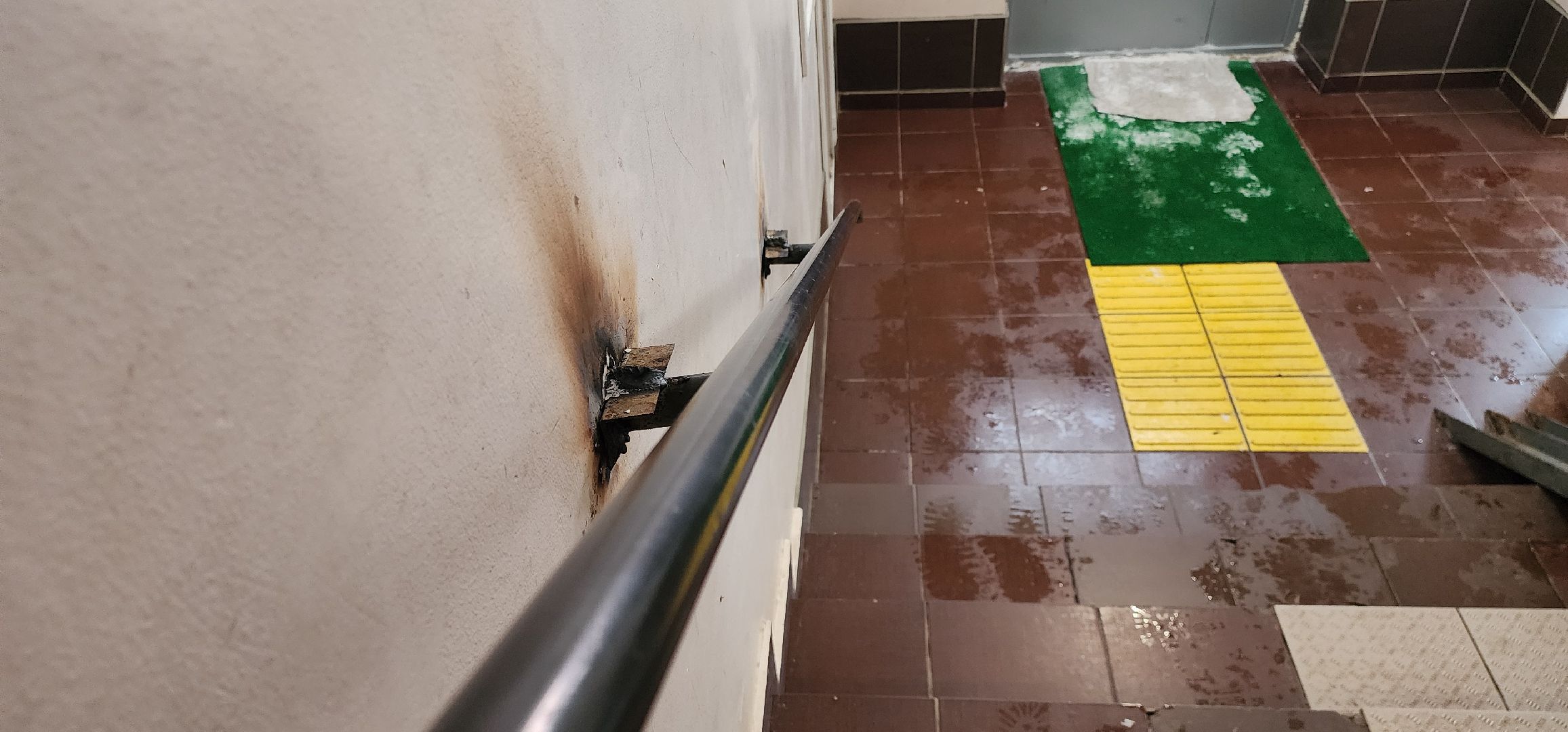 поручни в подъездах, безопасность для пожилых, Домодедово - парк,