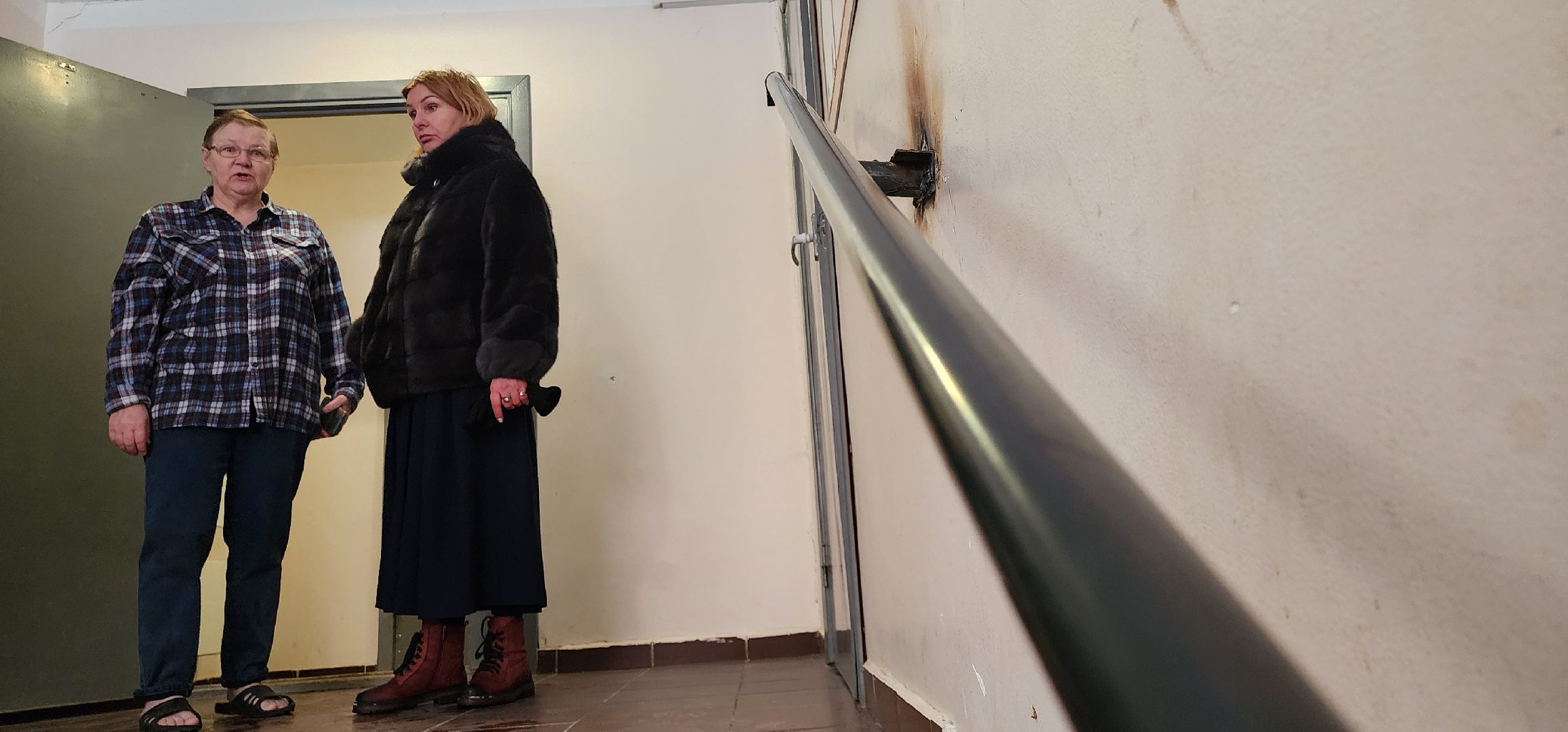 поручни в подъездах, безопасность для пожилых, Домодедово - парк,