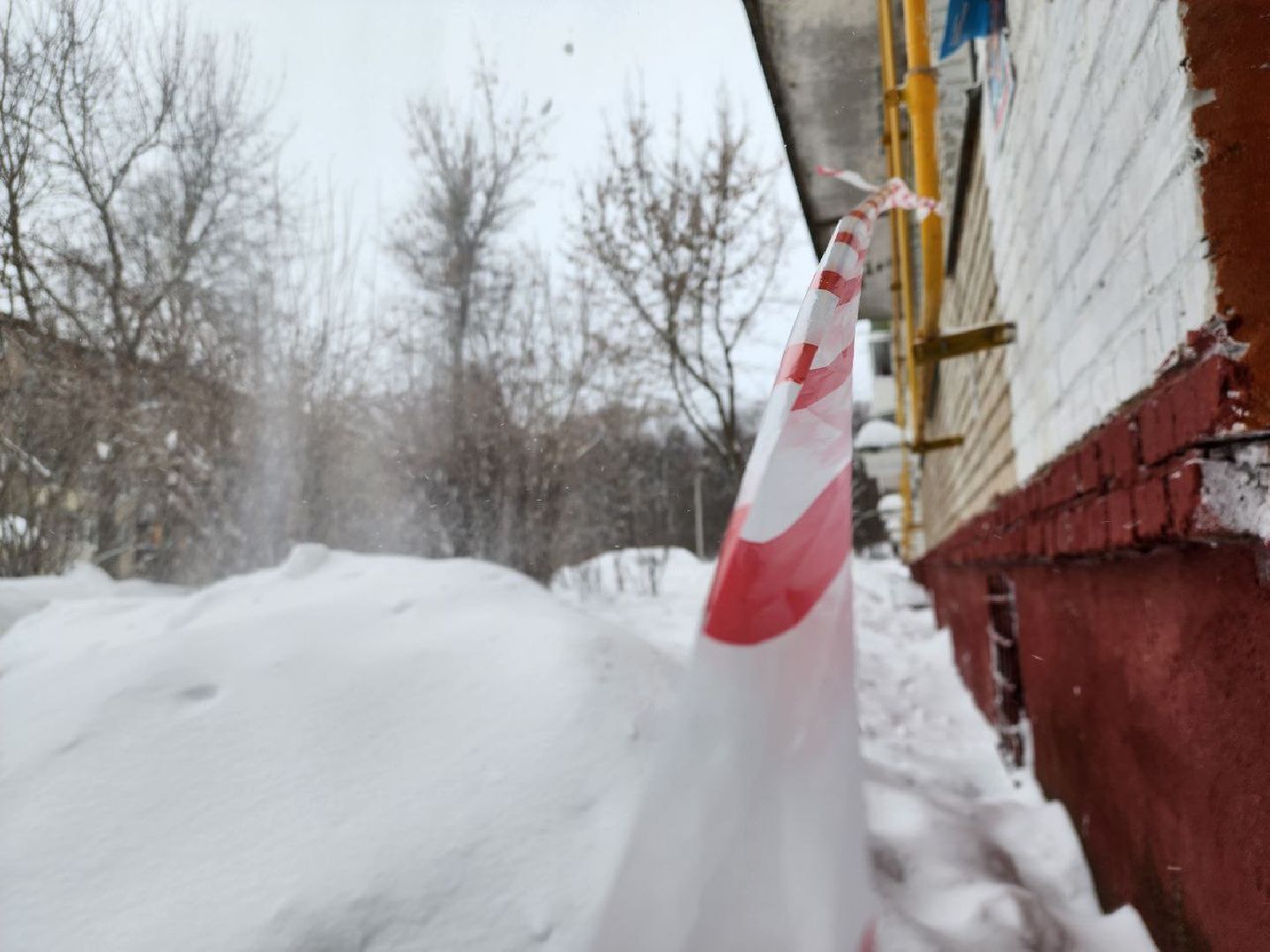 можайск, можайский городской округ, подмосковье, уборка крыш, очистка кровли, коммунальщики, ЖКХ, промышленные альпинисты, безопасность жителей,