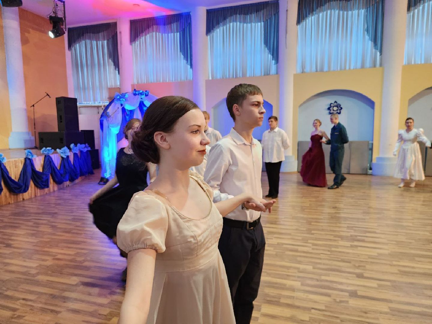 можайск, можайский городской округ, подмосковье, сретенский бал, традиции, культура, вальс, всемирный день молодежи, православная молодежь, танцы,