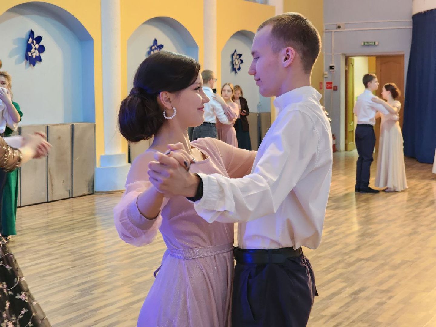 можайск, можайский городской округ, подмосковье, сретенский бал, традиции, культура, вальс, всемирный день молодежи, православная молодежь, танцы,