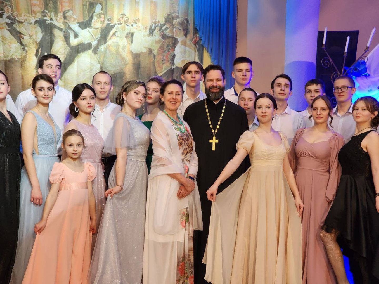 можайск, можайский городской округ, подмосковье, сретенский бал, традиции, культура, вальс, всемирный день молодежи, православная молодежь, танцы,