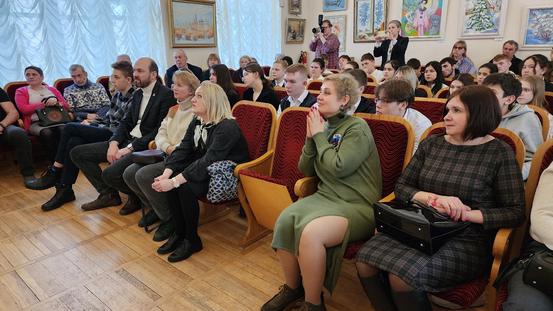 кашира, краеведческий музей, фотовыставка, Митя Сергеев, несломленный донбасс, СВО, фотограф,