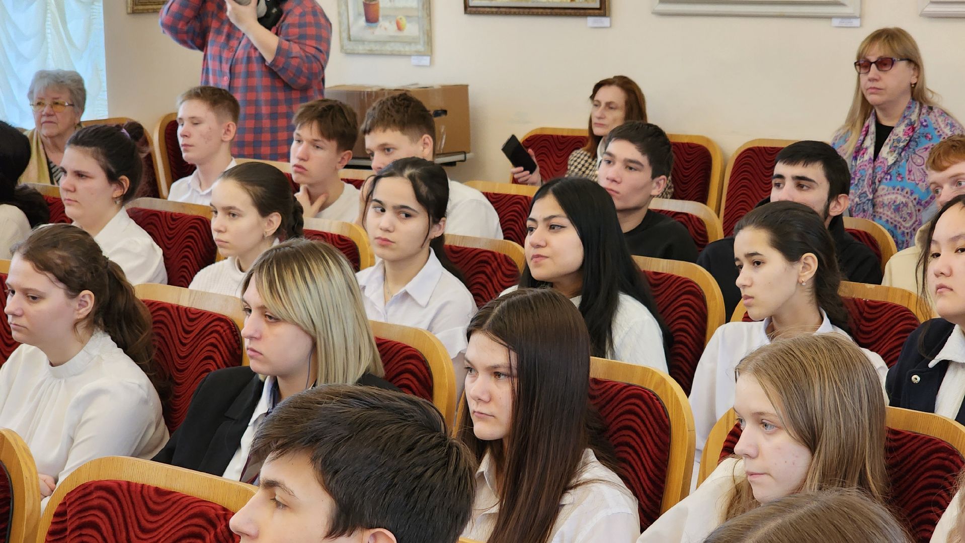 кашира, краеведческий музей, фотовыставка, Митя Сергеев, несломленный донбасс, СВО, фотограф,