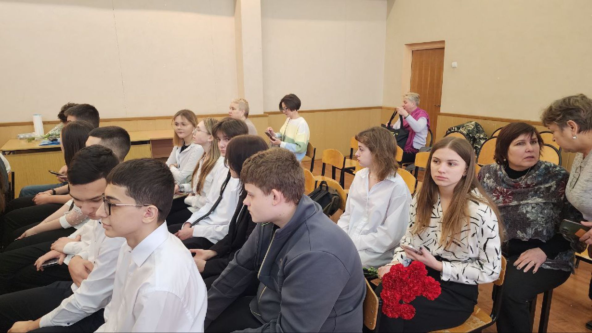 парта героя, школа 12, Никита Утин, Борис Аубакиров, Роман Терюшков,Игорь Коханый,