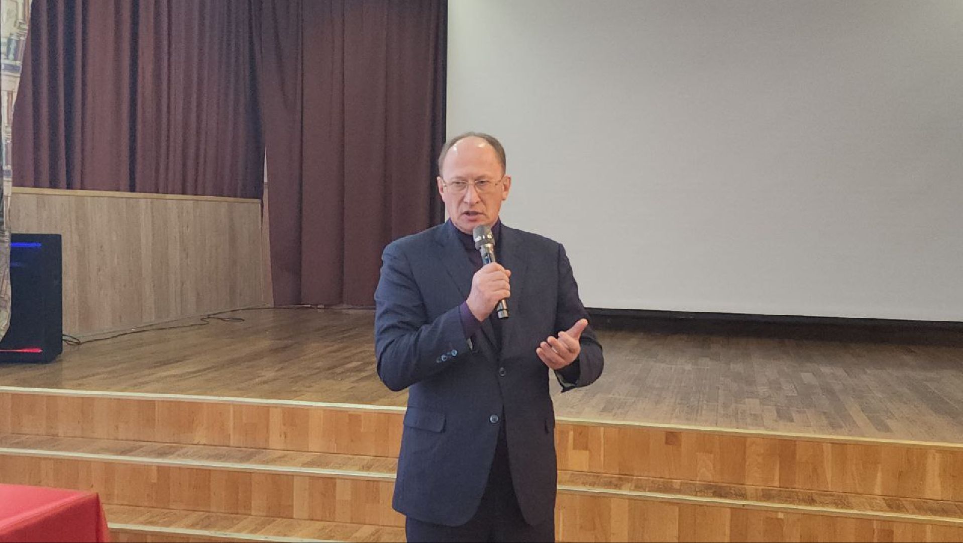 парта героя, школа 12, Никита Утин, Борис Аубакиров, Роман Терюшков,Игорь Коханый,