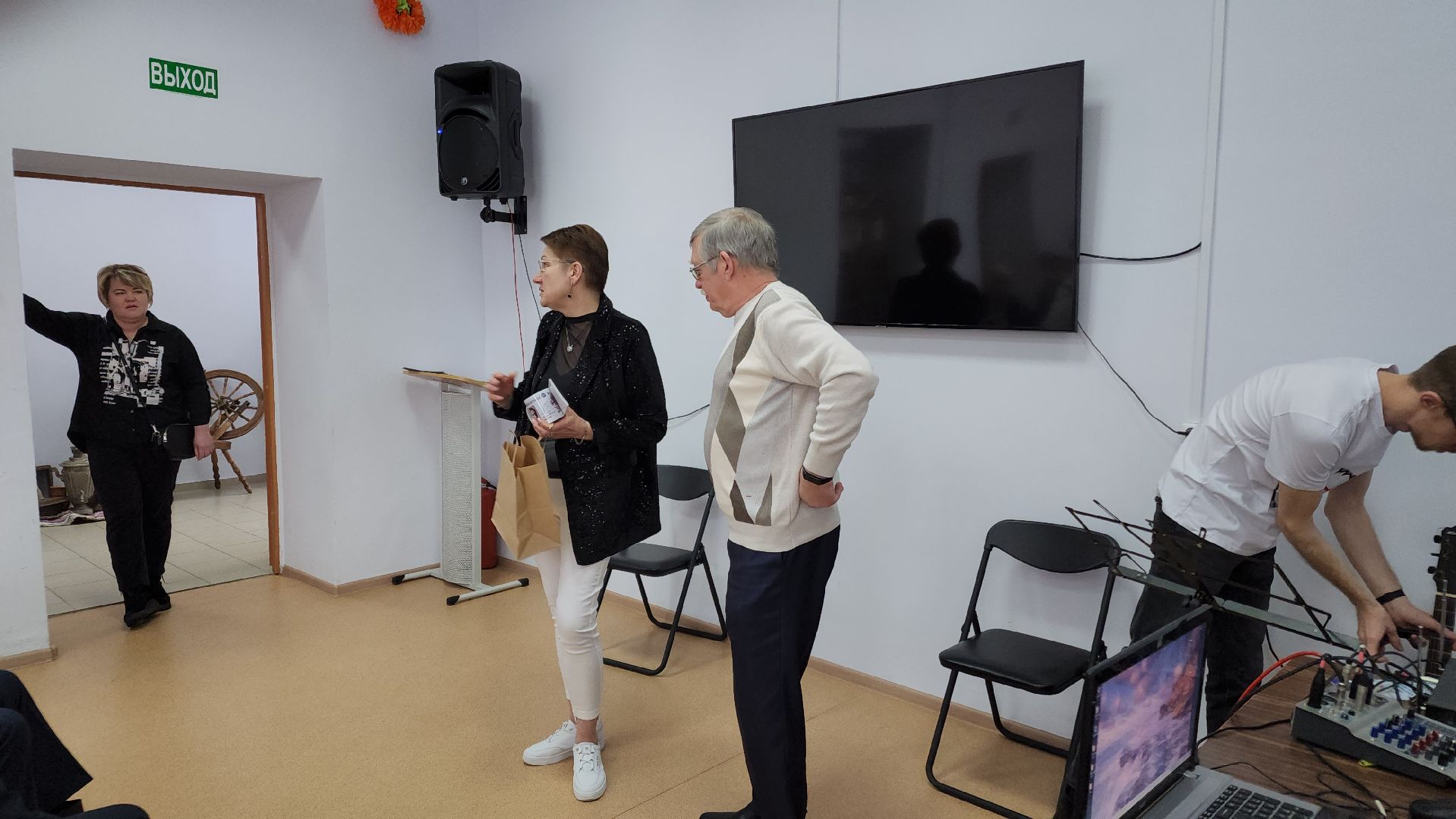 волоколамск, художественная выставка, библиоканикулы, библиотека, Выставка, художник, художники подмосковья,