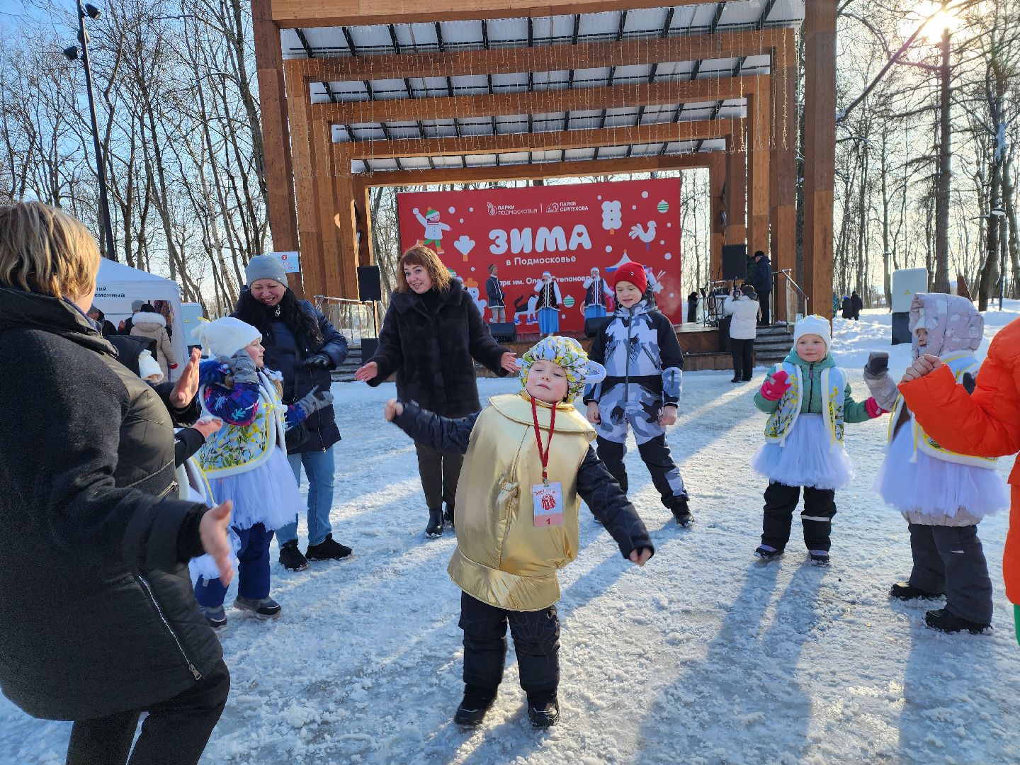 Серпухов, Подмосковье, Фестиваль Тепло, парки подмосковья ., парк имени олега степанова, семья, дети, мастер-класс, ярмарка, концерт, активное долголетие, танцоры, певцы,