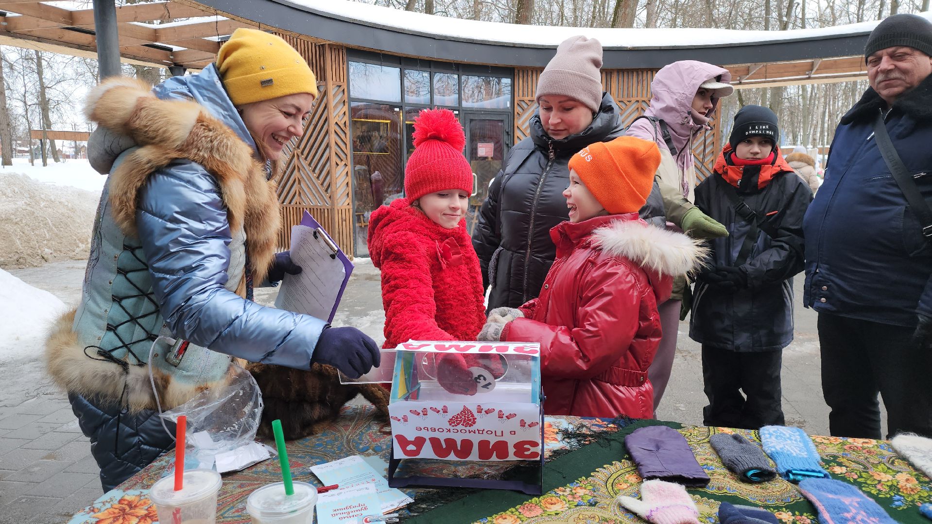 Серпухов, Подмосковье, Фестиваль Тепло, парки подмосковья ., парк имени олега степанова, семья, дети, мастер-класс, ярмарка, концерт, активное долголетие, танцоры, певцы,