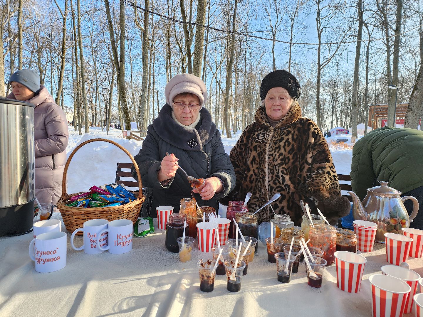 Серпухов, Подмосковье, Фестиваль Тепло, парки подмосковья ., парк имени олега степанова, семья, дети, мастер-класс, ярмарка, концерт, активное долголетие, танцоры, певцы,