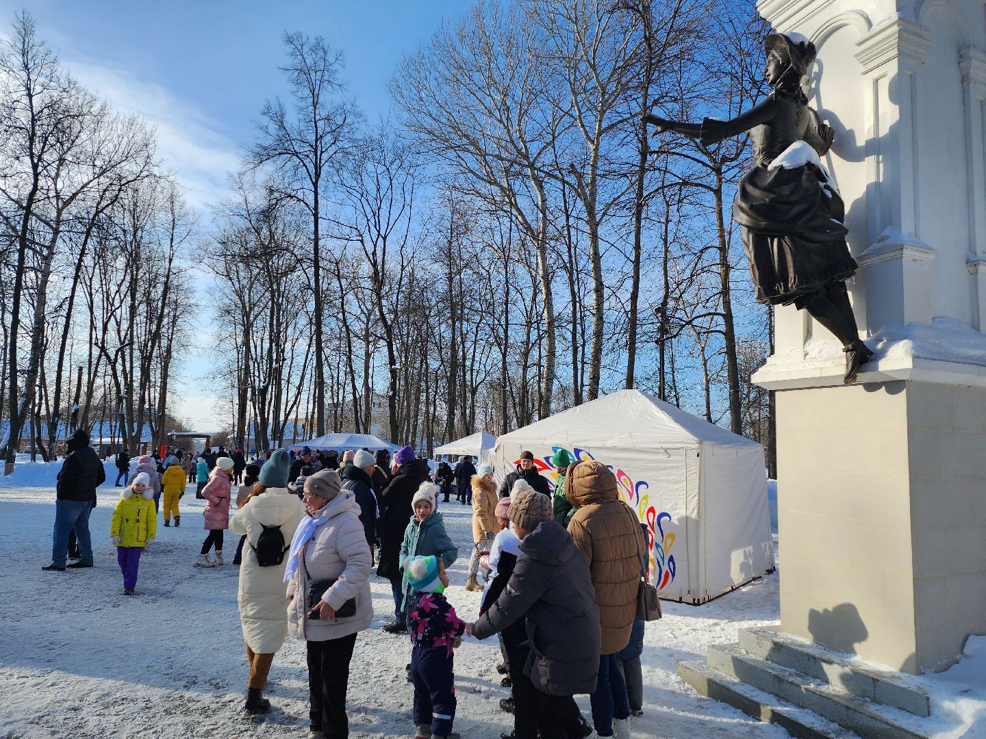 Серпухов, Подмосковье, Фестиваль Тепло, парки подмосковья ., парк имени олега степанова, семья, дети, мастер-класс, ярмарка, концерт, активное долголетие, танцоры, певцы,