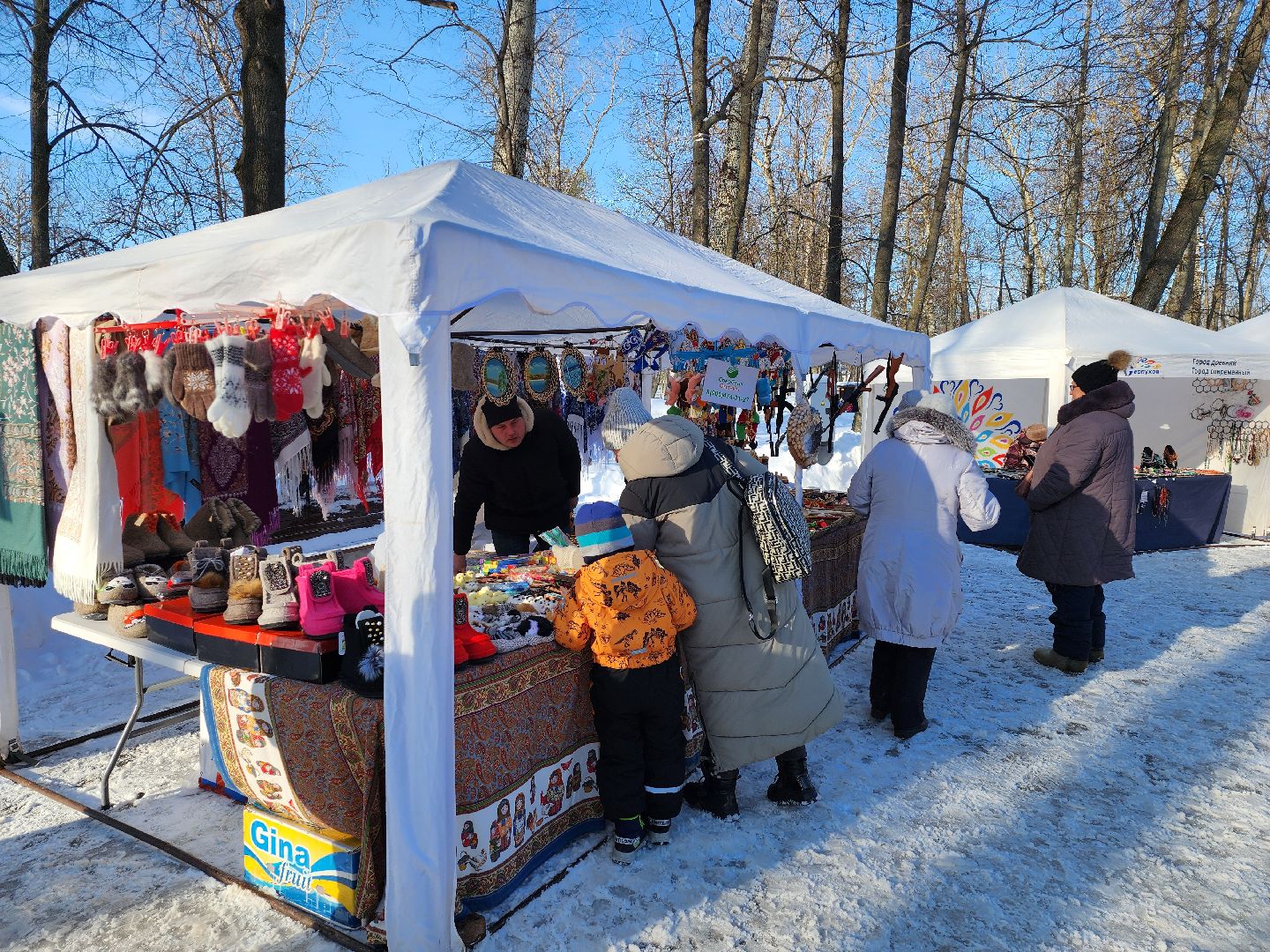Серпухов, Подмосковье, Фестиваль Тепло, парки подмосковья ., парк имени олега степанова, семья, дети, мастер-класс, ярмарка, концерт, активное долголетие, танцоры, певцы,