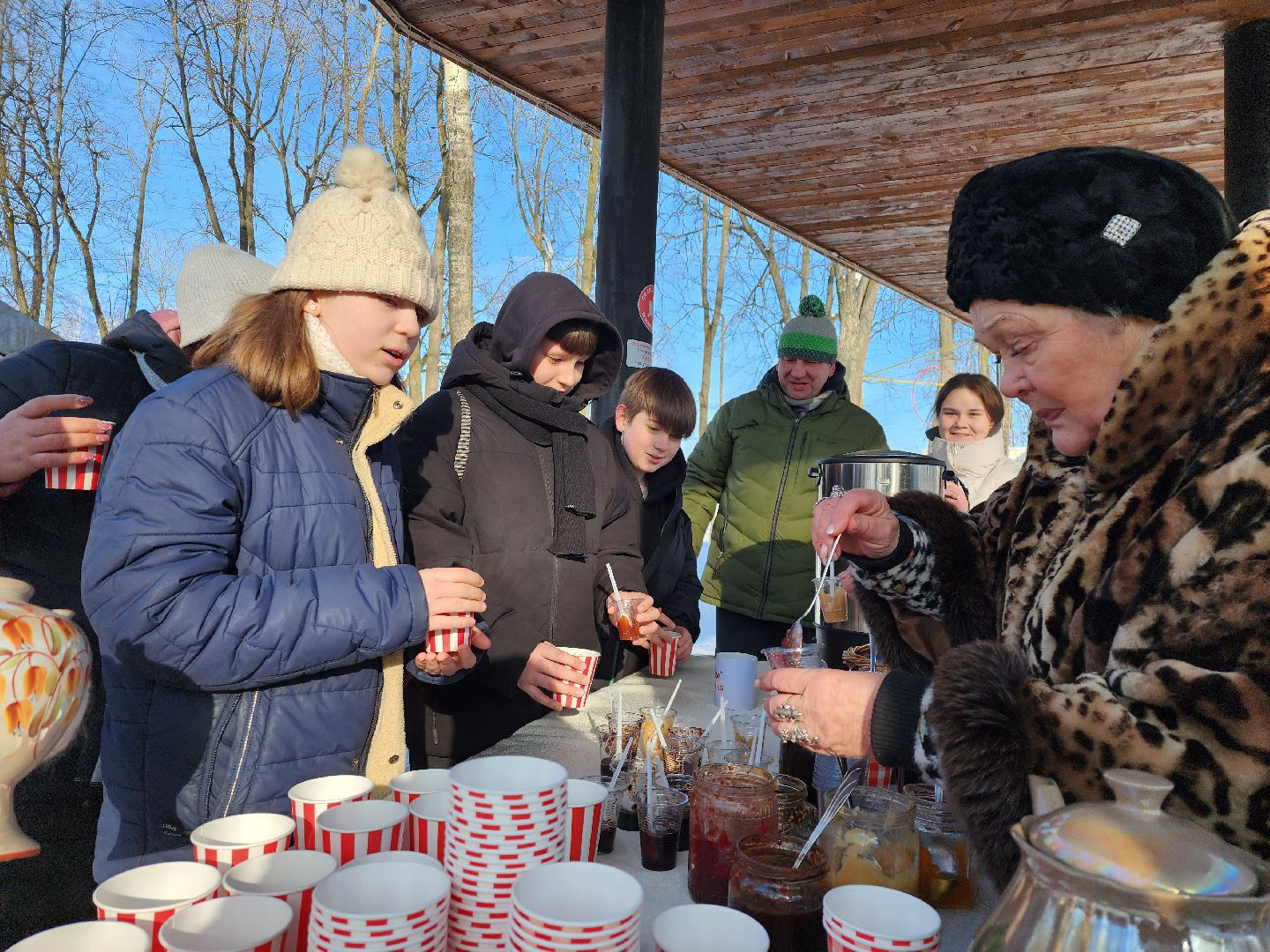 Серпухов, Подмосковье, Фестиваль Тепло, парки подмосковья ., парк имени олега степанова, семья, дети, мастер-класс, ярмарка, концерт, активное долголетие, танцоры, певцы,