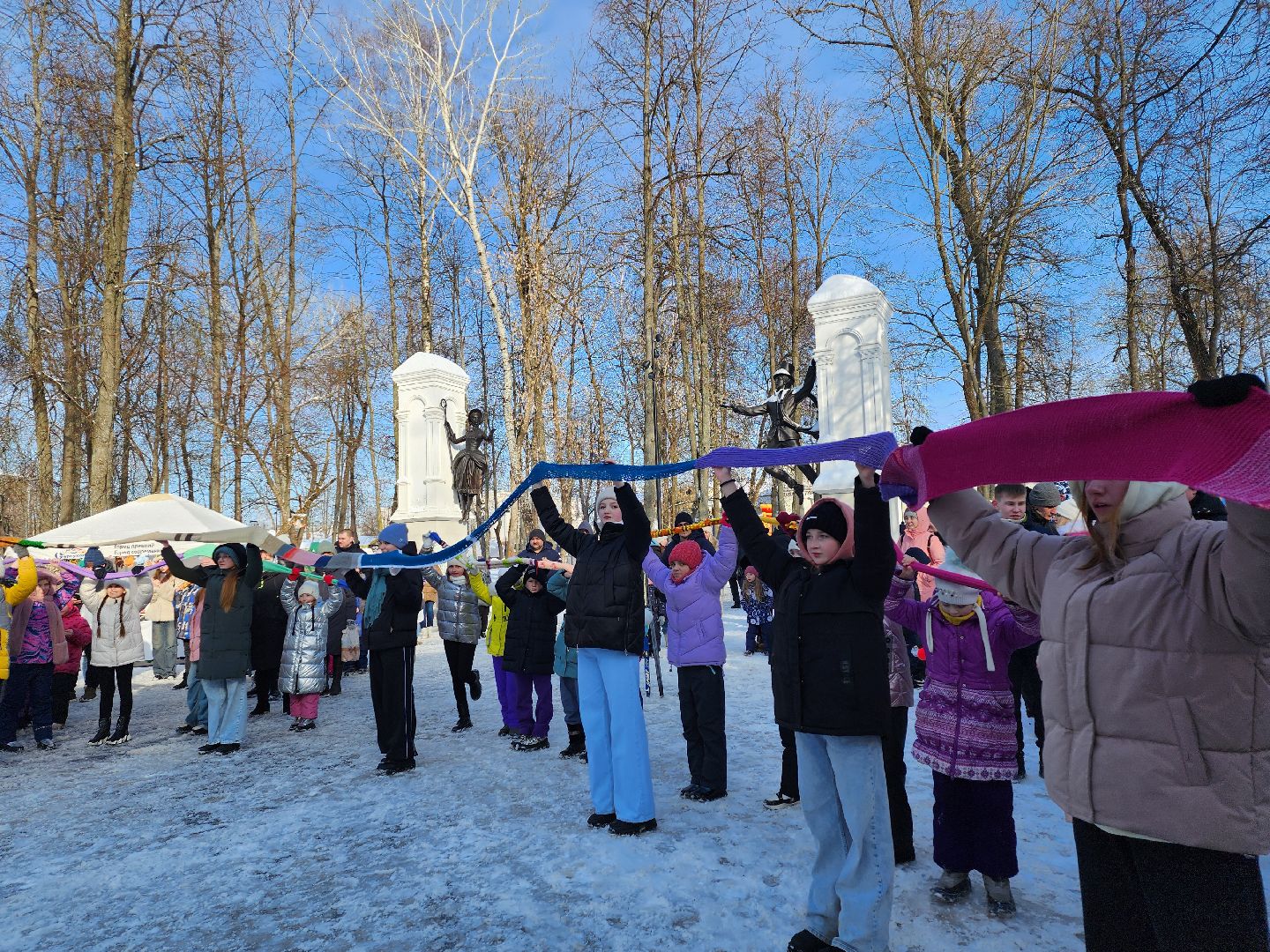 Серпухов, Подмосковье, Фестиваль Тепло, парки подмосковья ., парк имени олега степанова, семья, дети, мастер-класс, ярмарка, концерт, активное долголетие, танцоры, певцы,