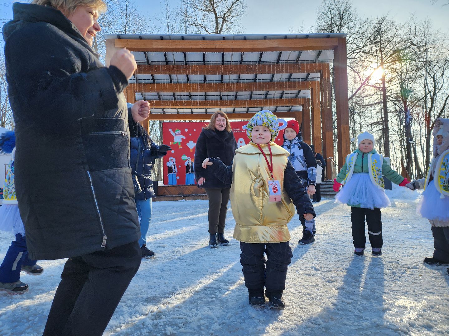 Серпухов, Подмосковье, Фестиваль Тепло, парки подмосковья ., парк имени олега степанова, семья, дети, мастер-класс, ярмарка, концерт, активное долголетие, танцоры, певцы,