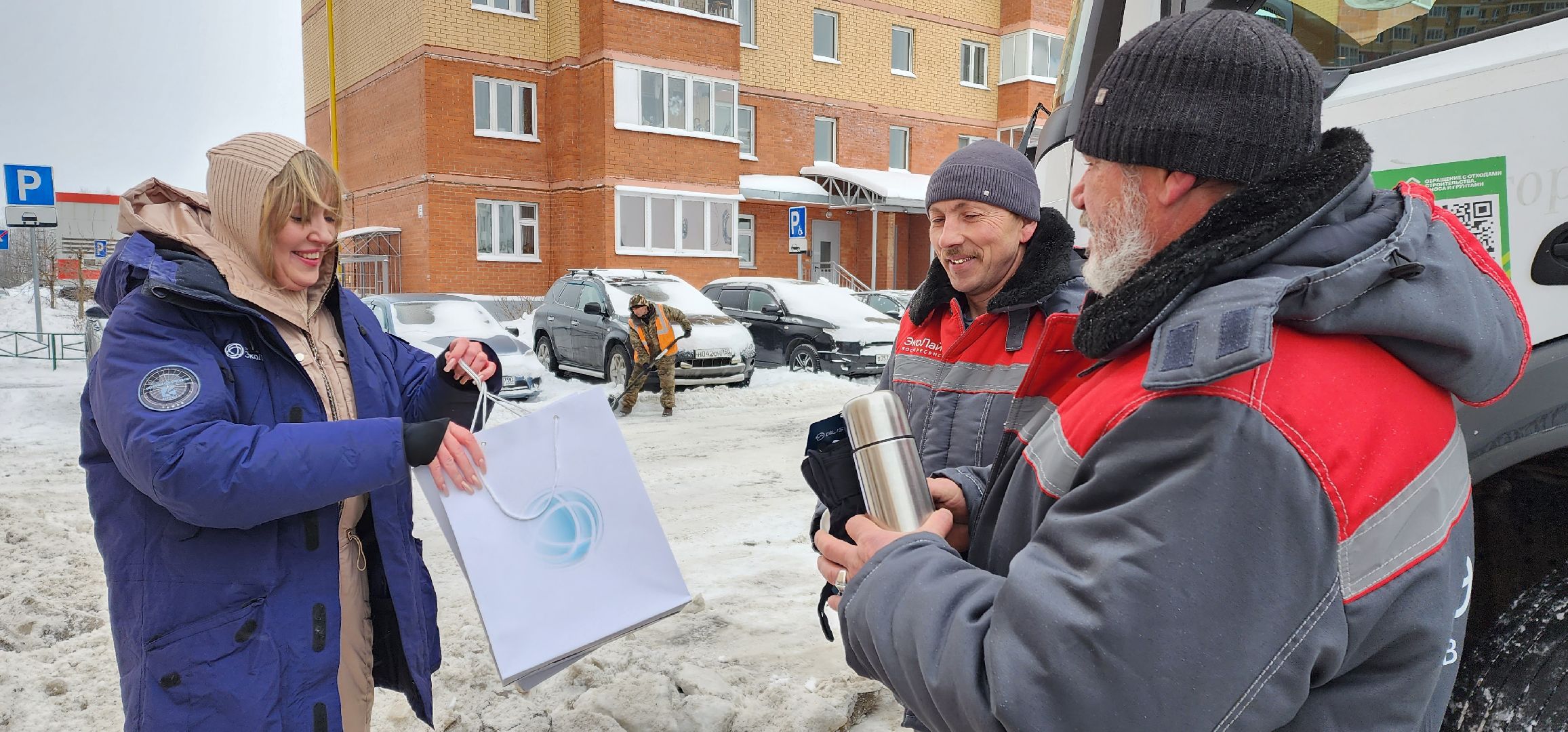 раменское, общество, водители мусоровозов спасли кота,