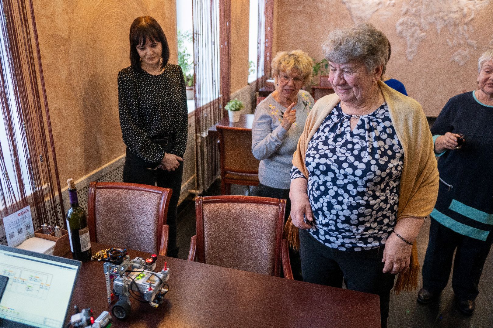 Егорьевск, роботы, соединяя поколения, кафе, пенсионеры,