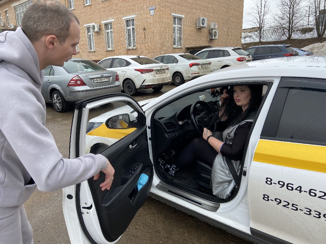 Волоколамск, девушка, такси, профессия, общество, водитель, автомобиль, праздник
