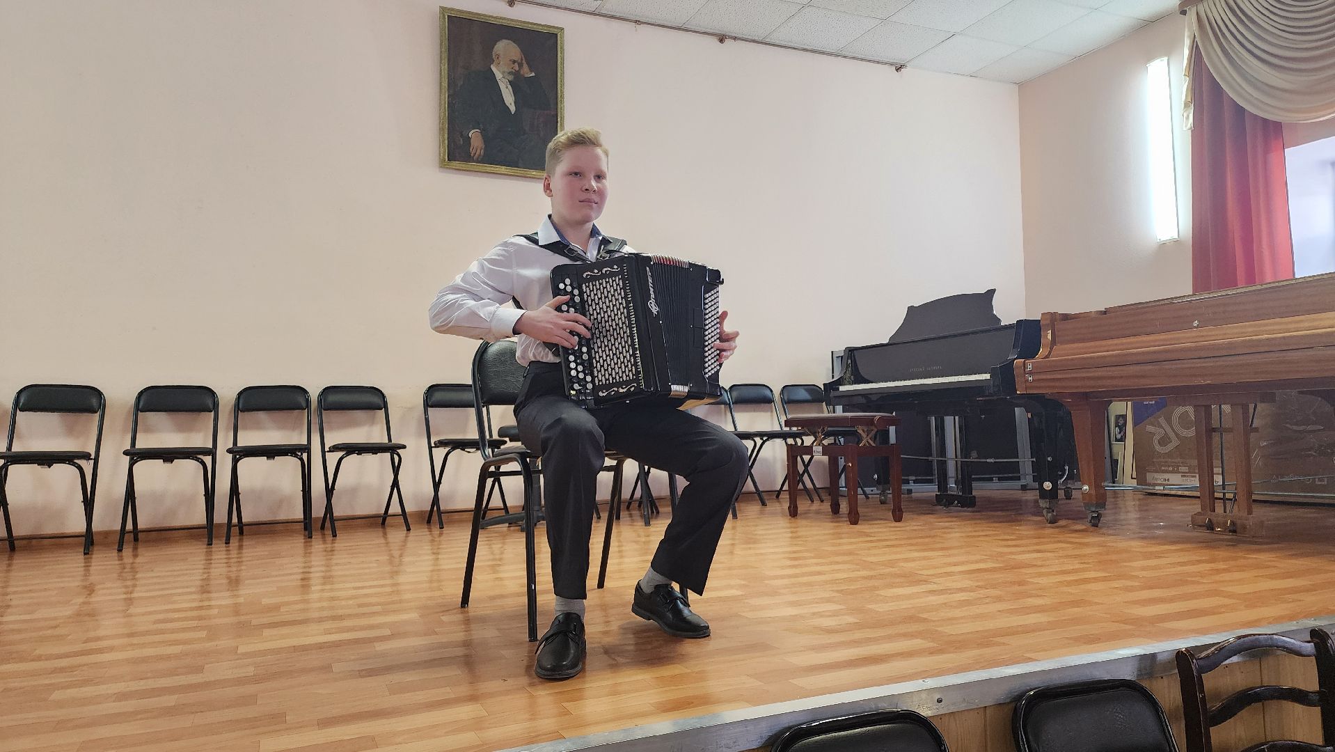 кашира, сувенир, русские народные инструменты, областной гитара, баян, домра, балалайка,