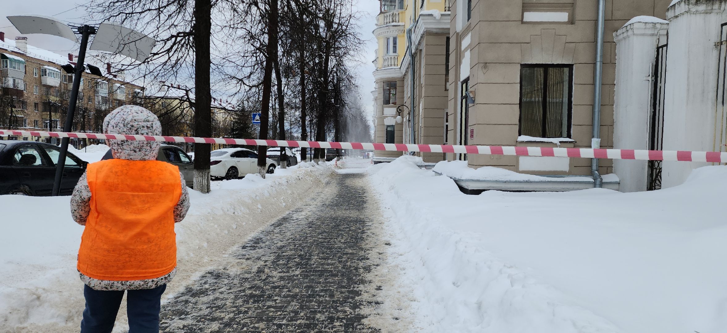 электросталь, мой город, жкх, жкх подмосковье, управляющая компания, сосульки, наледь, чистка кровли от снега, альпинизм,
