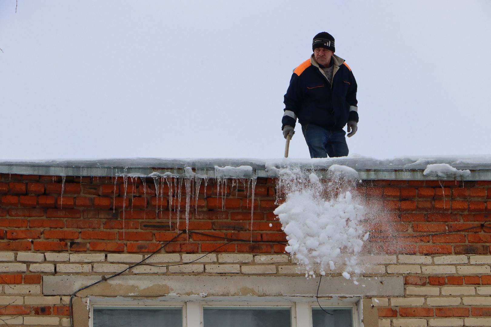 Серебряные Пруды, ЖКХ, сосульки, наледь на крыше,
