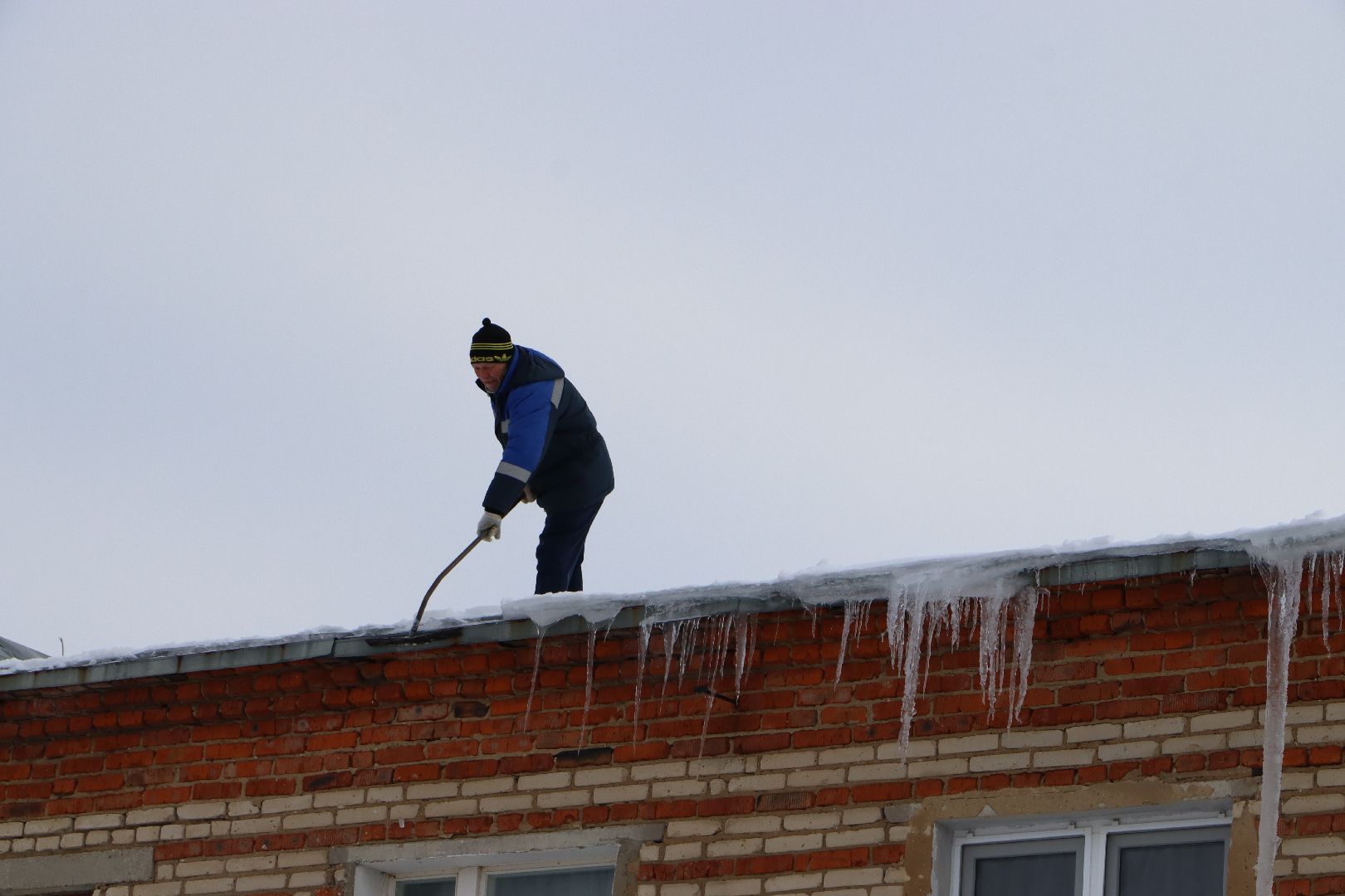Серебряные Пруды, ЖКХ, сосульки, наледь на крыше,