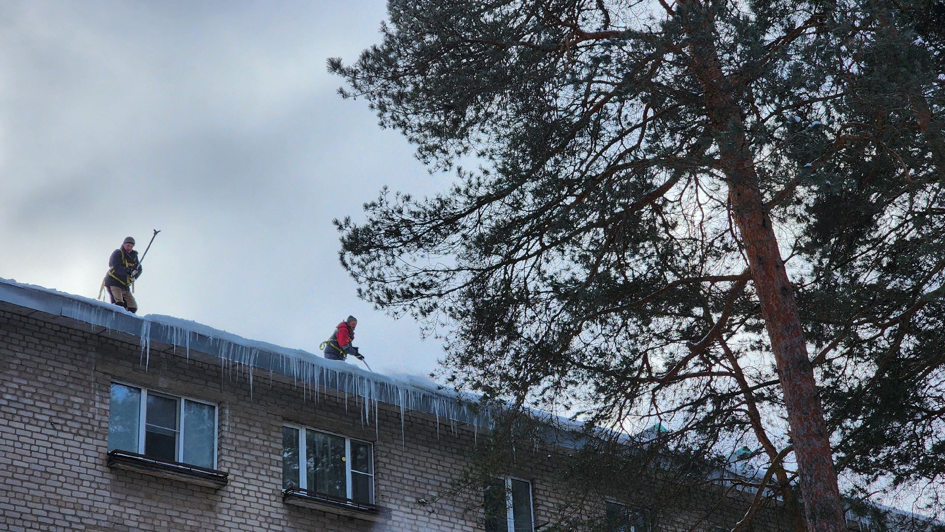 протвино, благоустойство, зима, сосульки, очистка крыш,