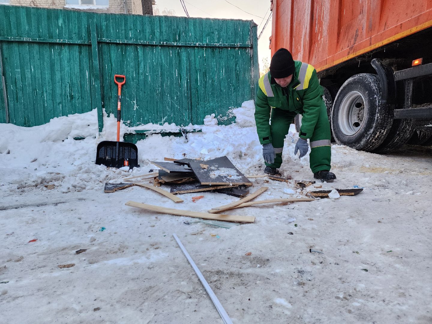 Подольск, ломовоз, вывоз мусора, контейнерная площадка,