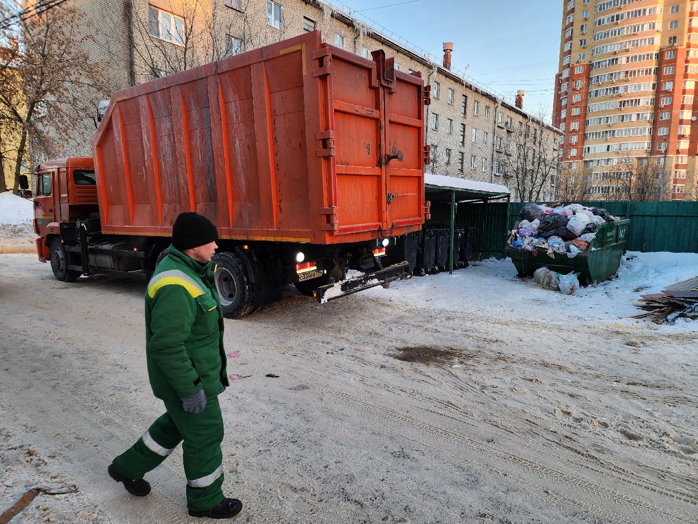 Подольск, ломовоз, вывоз мусора, контейнерная площадка,