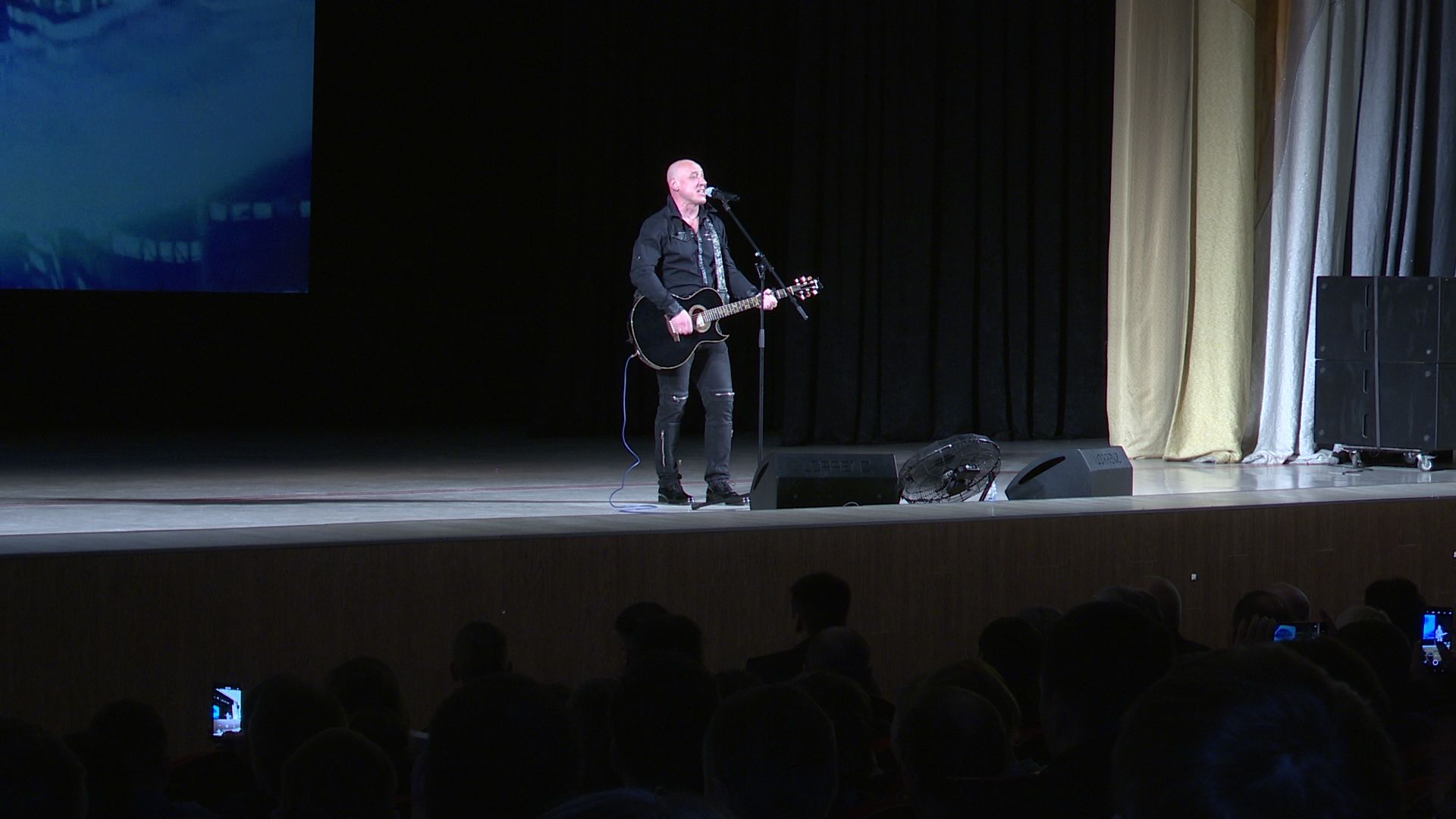 Реутов, праздник, концерт, Денис Майданов, песни, День защитника Отечества,